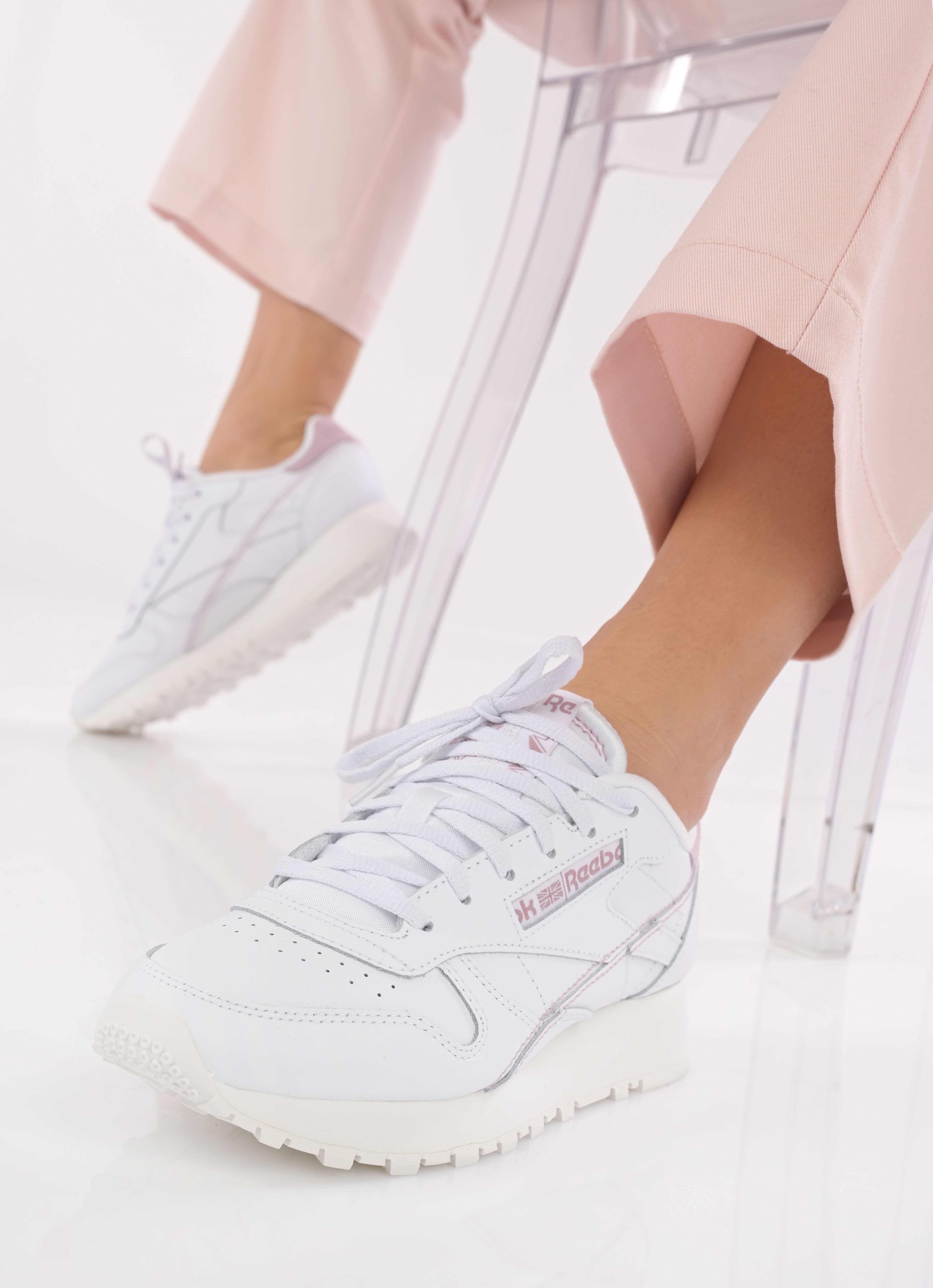 Baskets basses Classic Leather femme blanc Reebok Baskets basses Classic Leather femme blanc FTWR WHITE/CHALK/INFUSED LILAC
