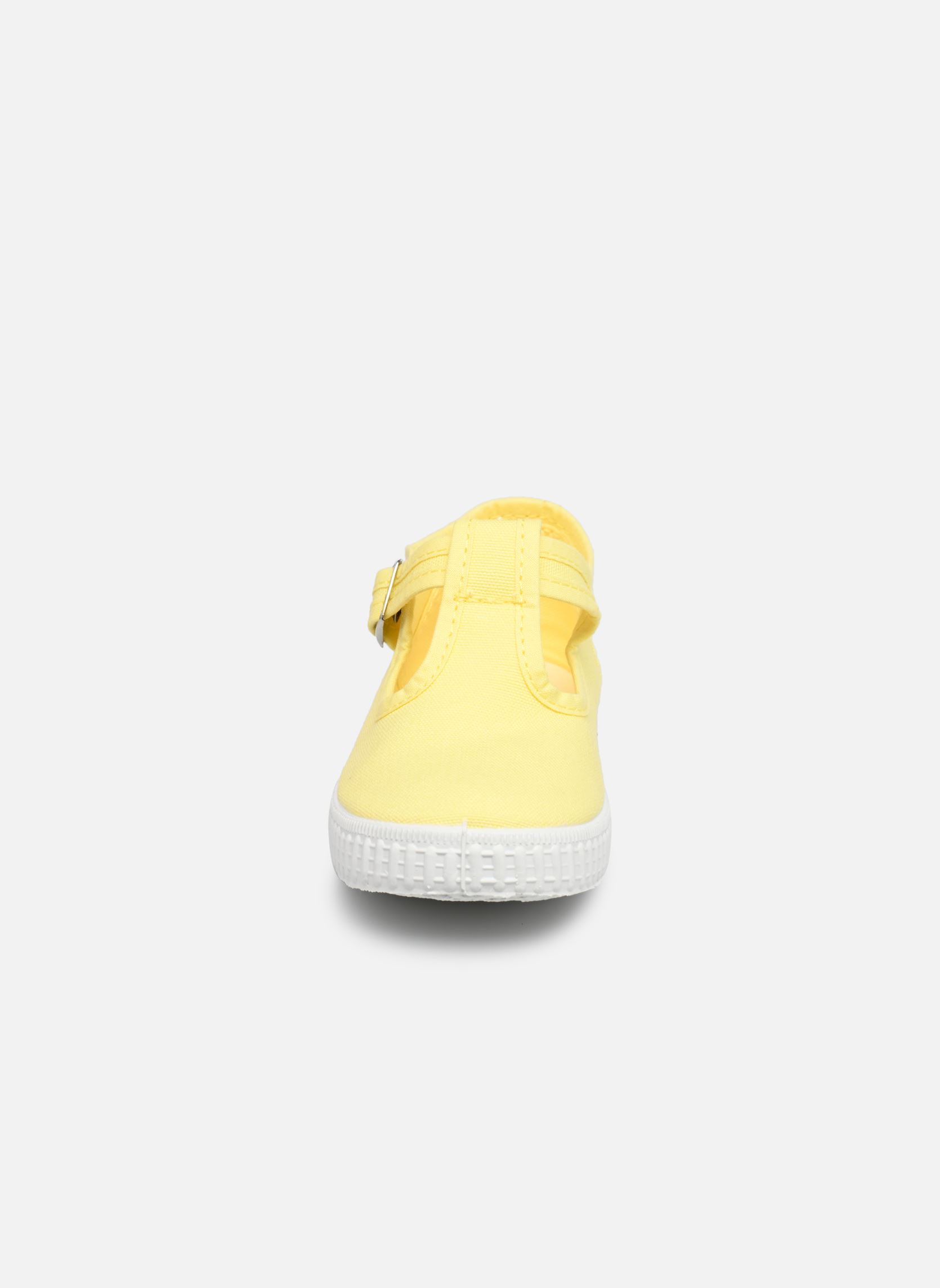Baskets basses Foliv jaune Cienta Baskets basses Foliv jaune LIMA NEW-000167