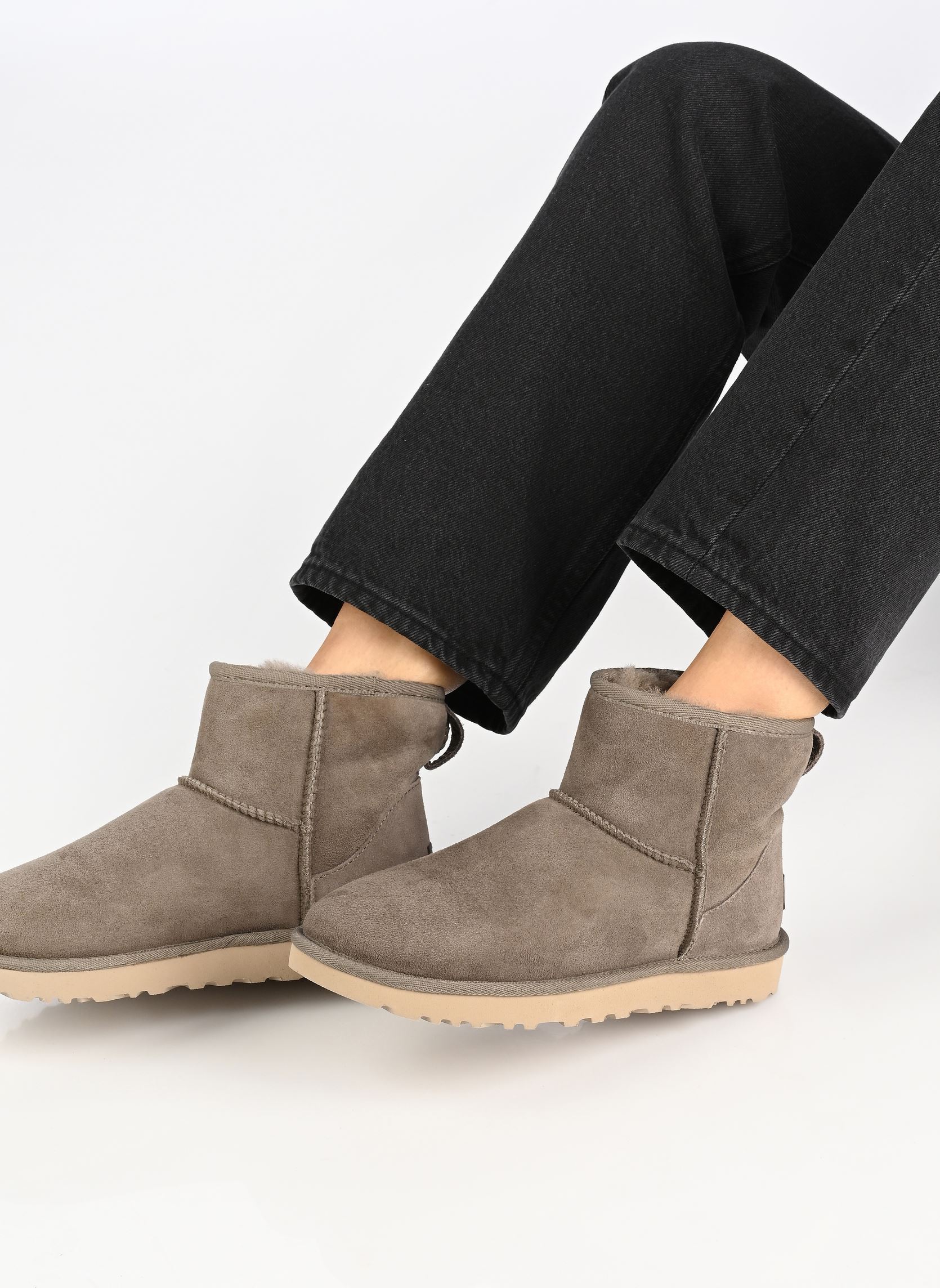 Gefütterte Stiefeletten W Classic Mini II damen grau UGG Gefütterte Stiefeletten W Classic Mini II damen grau DRIED OREGANO