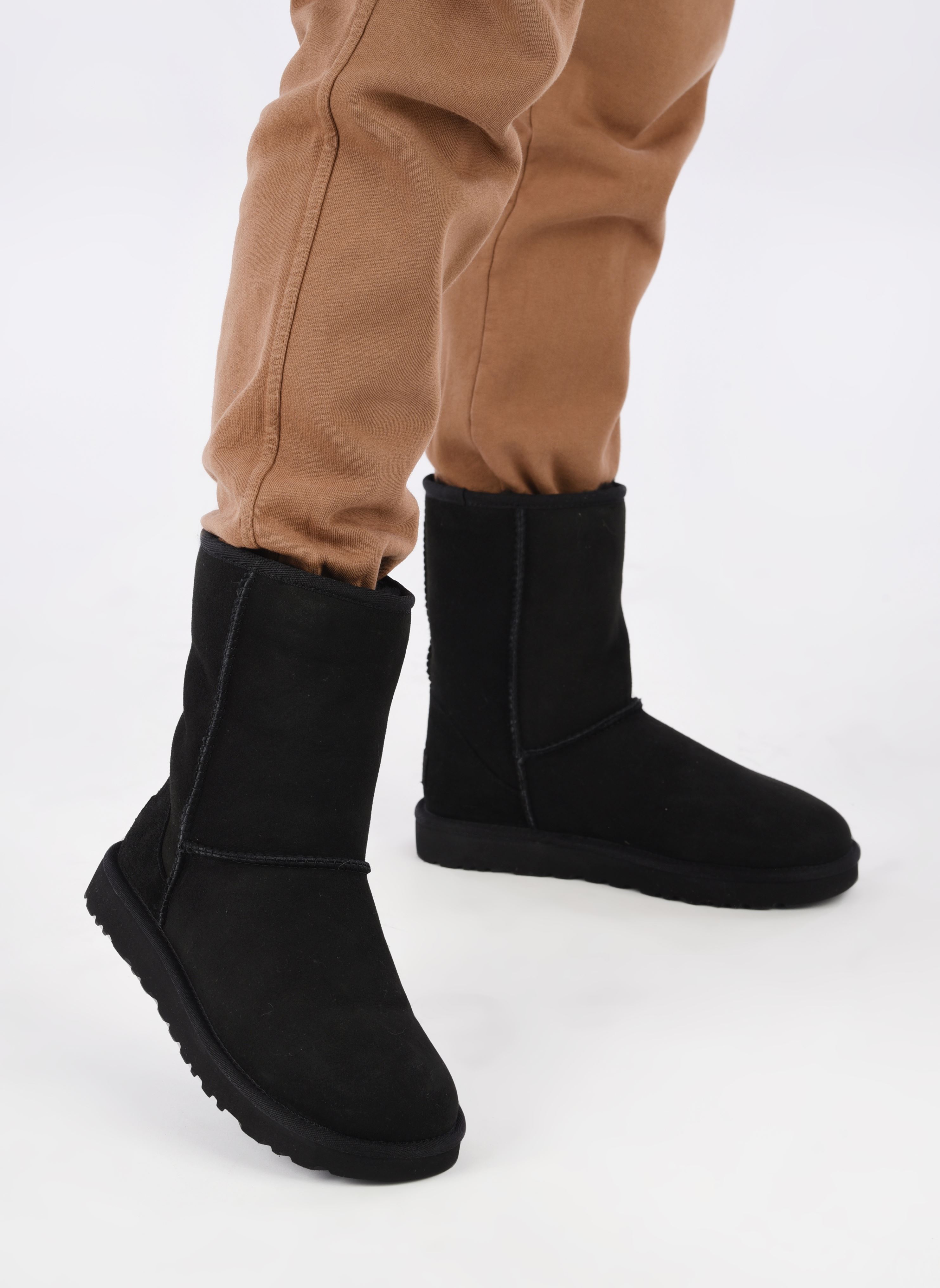 Gefütterte Stiefeletten W Classic Short II damen schwarz UGG Gefütterte Stiefeletten W Classic Short II damen schwarz BLACK