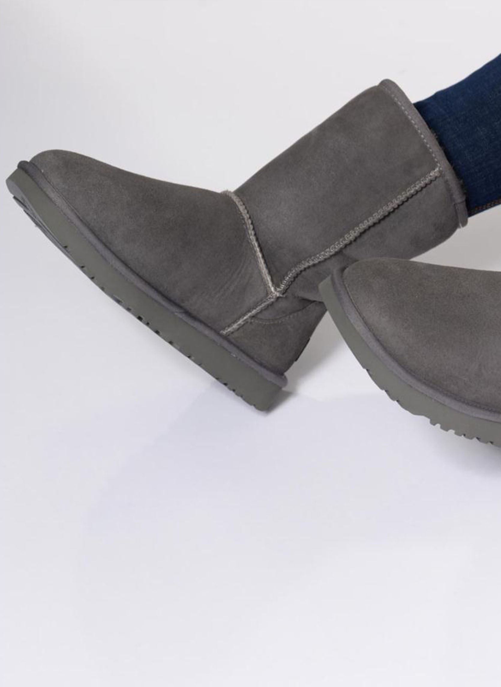 Bottines fourrées W Classic Short II femme gris UGG Bottines fourrées W Classic Short II femme gris GREY
