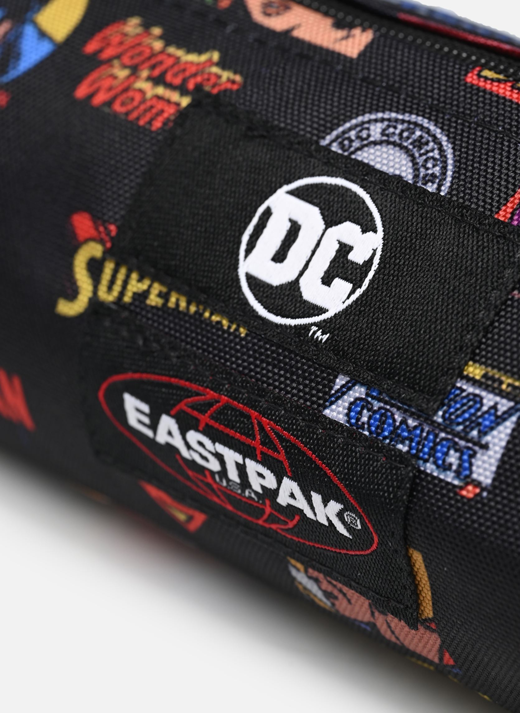 Trousses scolaire Benchmark multicolore Eastpak Trousses scolaire Benchmark multicolore DC Icons