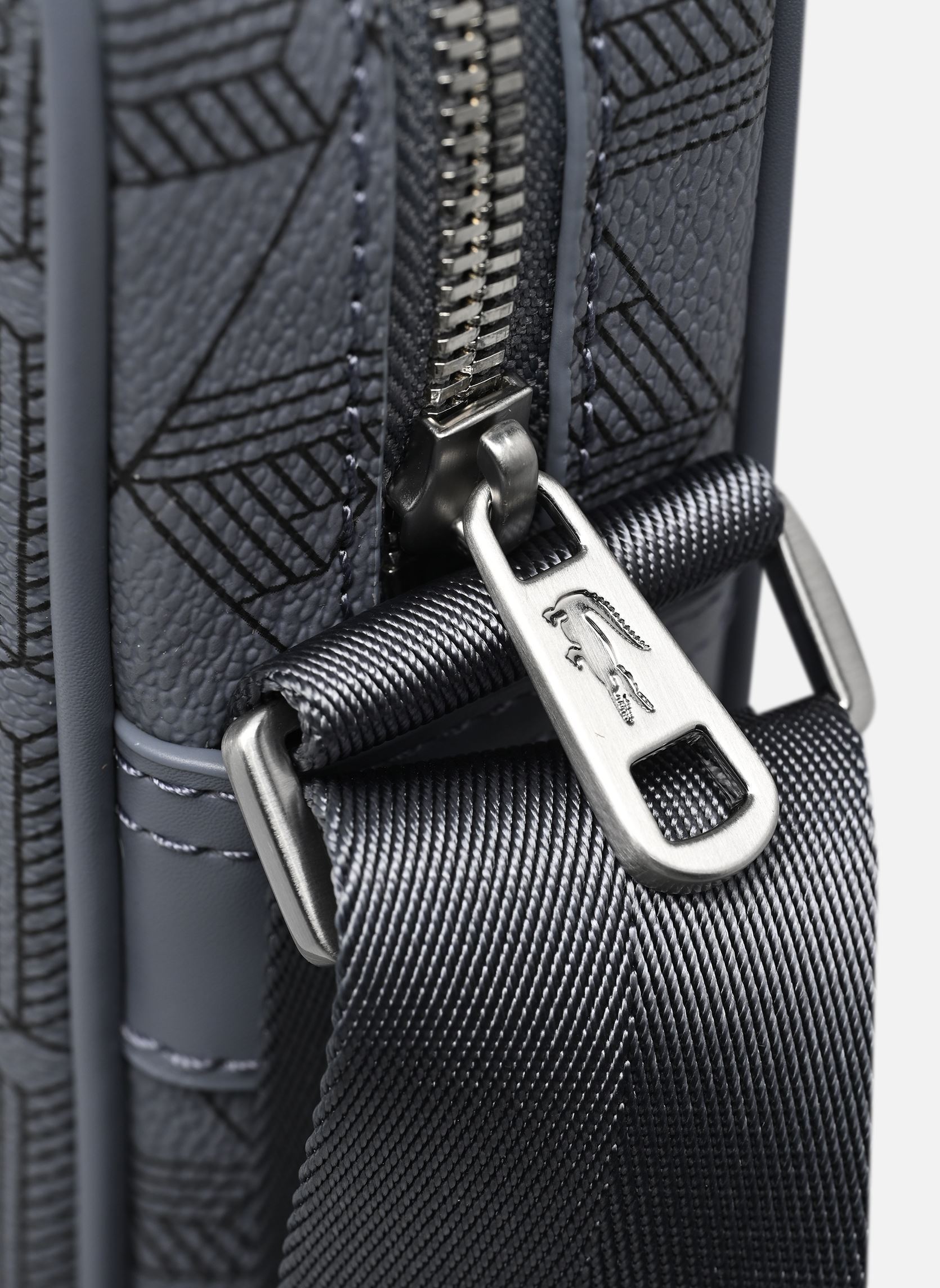 Schoudertassen VERTICAL CAMERA BAG heren grijs Lacoste Schoudertassen VERTICAL CAMERA BAG heren grijs Mono Folkstone