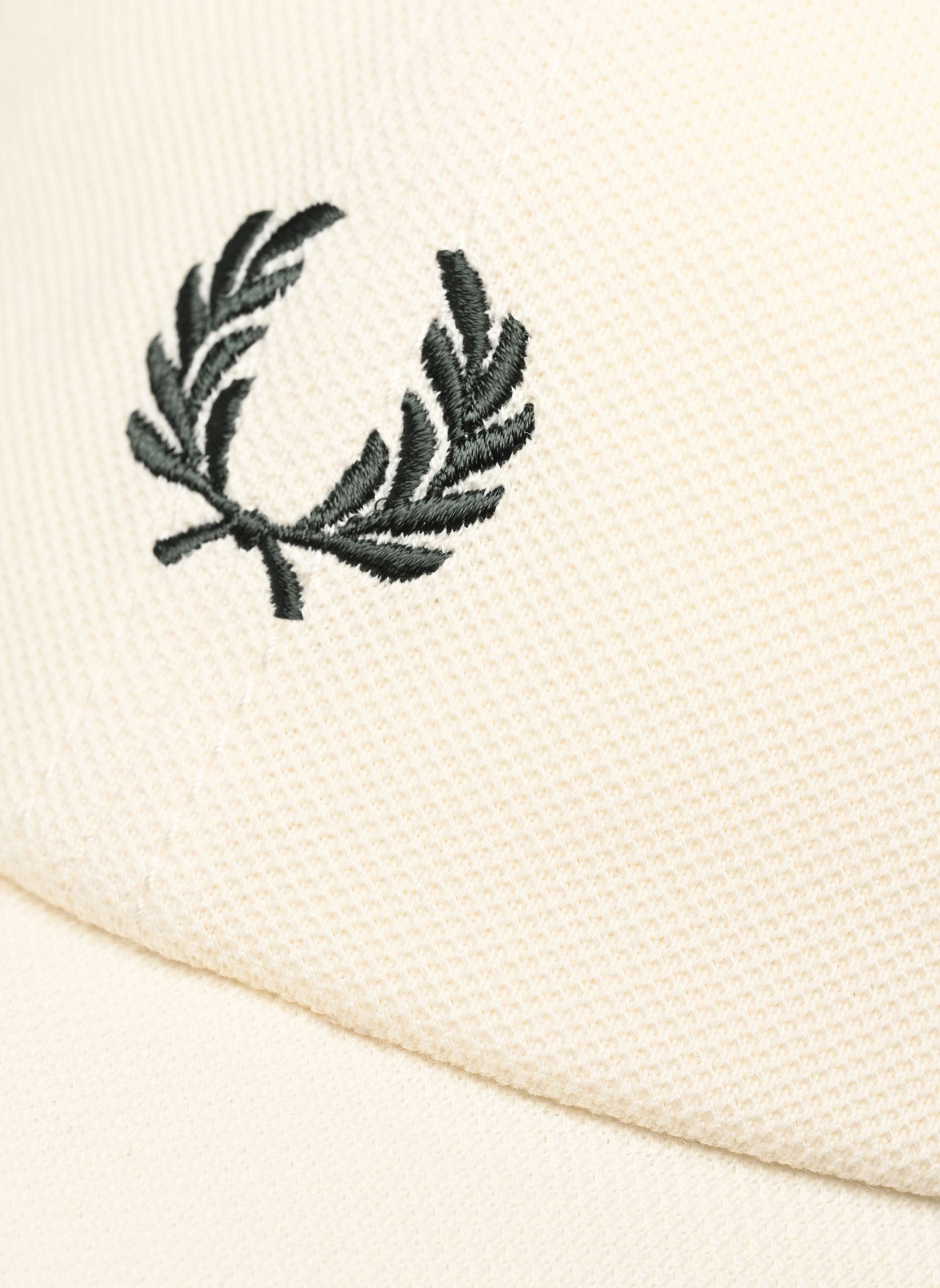 Kappen Pique Classic Cap herren weiß Fred Perry Kappen Pique Classic Cap herren weiß ECRU/GRASSROOTS