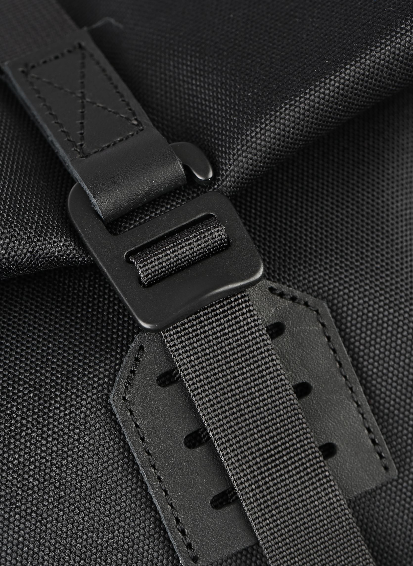 Sacs à dos Icon Rolltop Backpack L noir SANDQVIST Sacs à dos Icon Rolltop Backpack L noir Black black with black leather