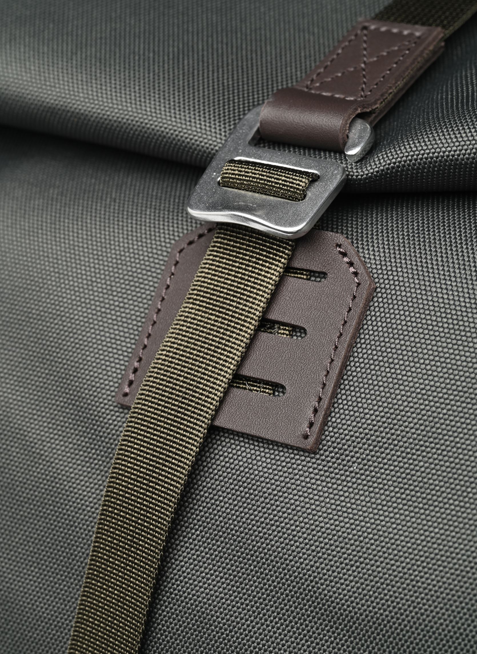 Rucksäcke Icon Rolltop Backpack L grün SANDQVIST Rucksäcke Icon Rolltop Backpack L grün Dawn Green with dark brown lea