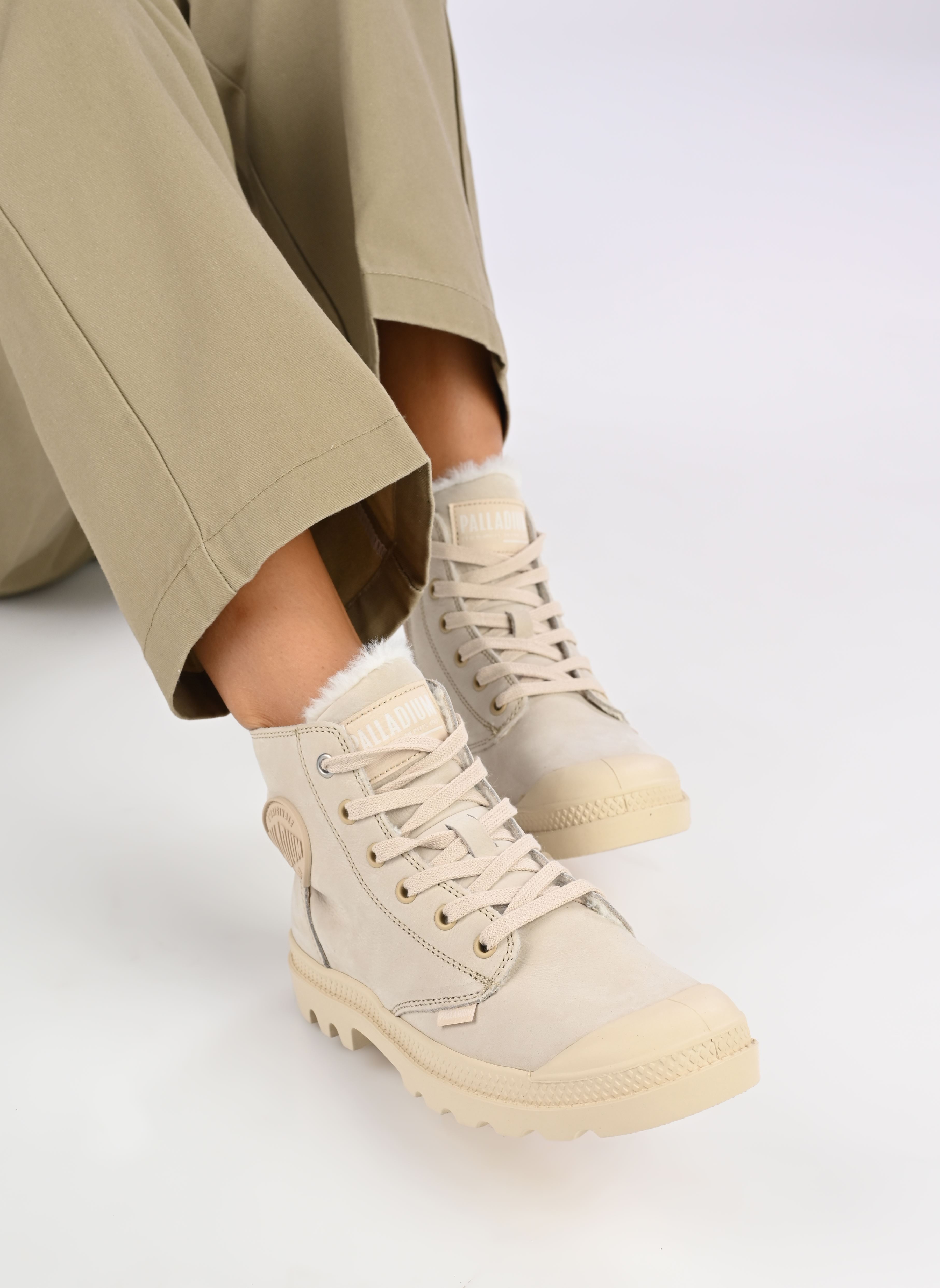 Geschnürte Stiefeletten PAMPA HI ZIP WOOL W damen beige Palladium Geschnürte Stiefeletten PAMPA HI ZIP WOOL W damen beige SAHARA