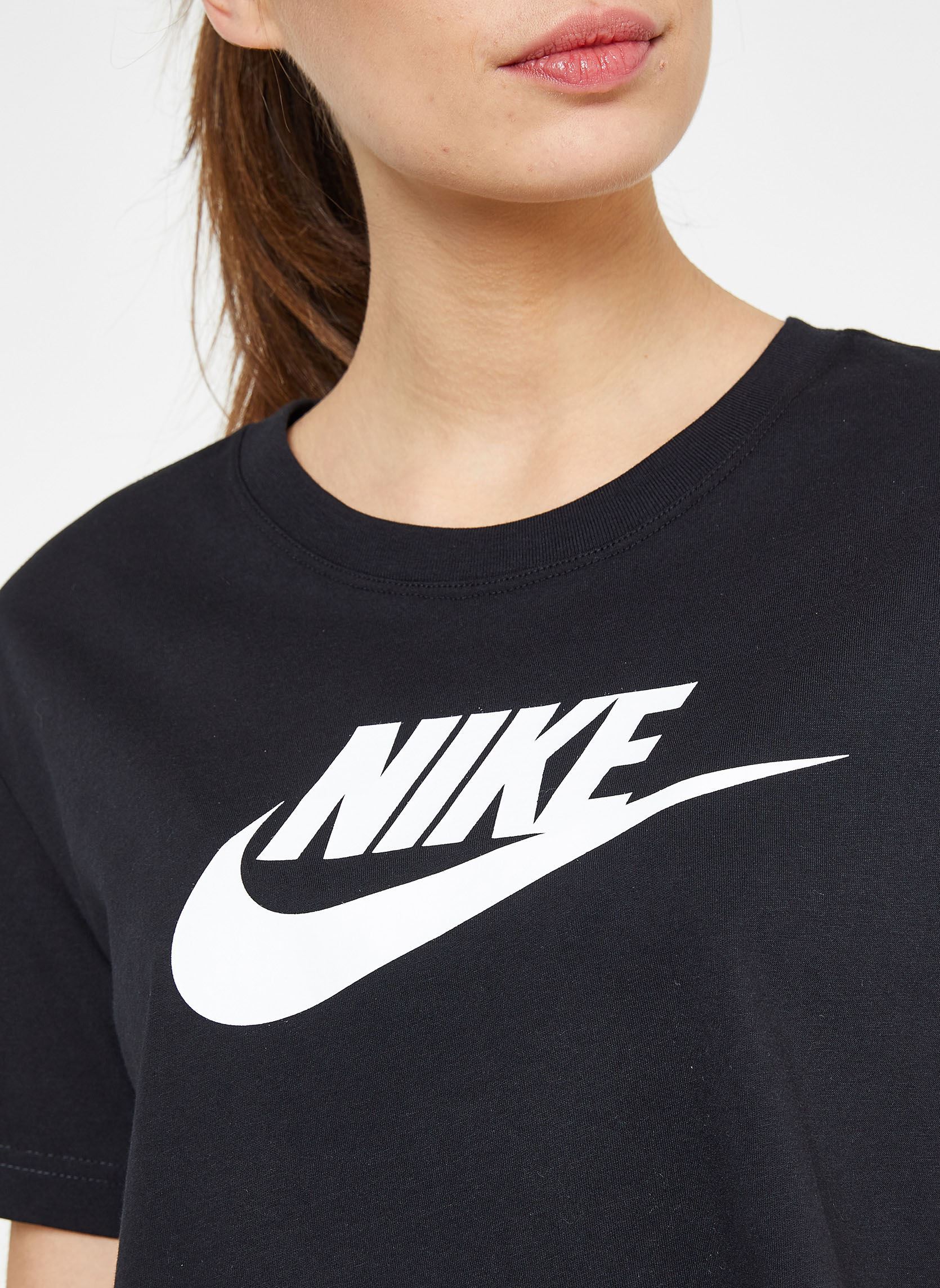 Tee-shirts W Nike Sportwear Tee Essential Crp Icn F femme noir Nike Tee-shirts W Nike Sportwear Tee Essential Crp Icn F femme noir BLACKWHITE