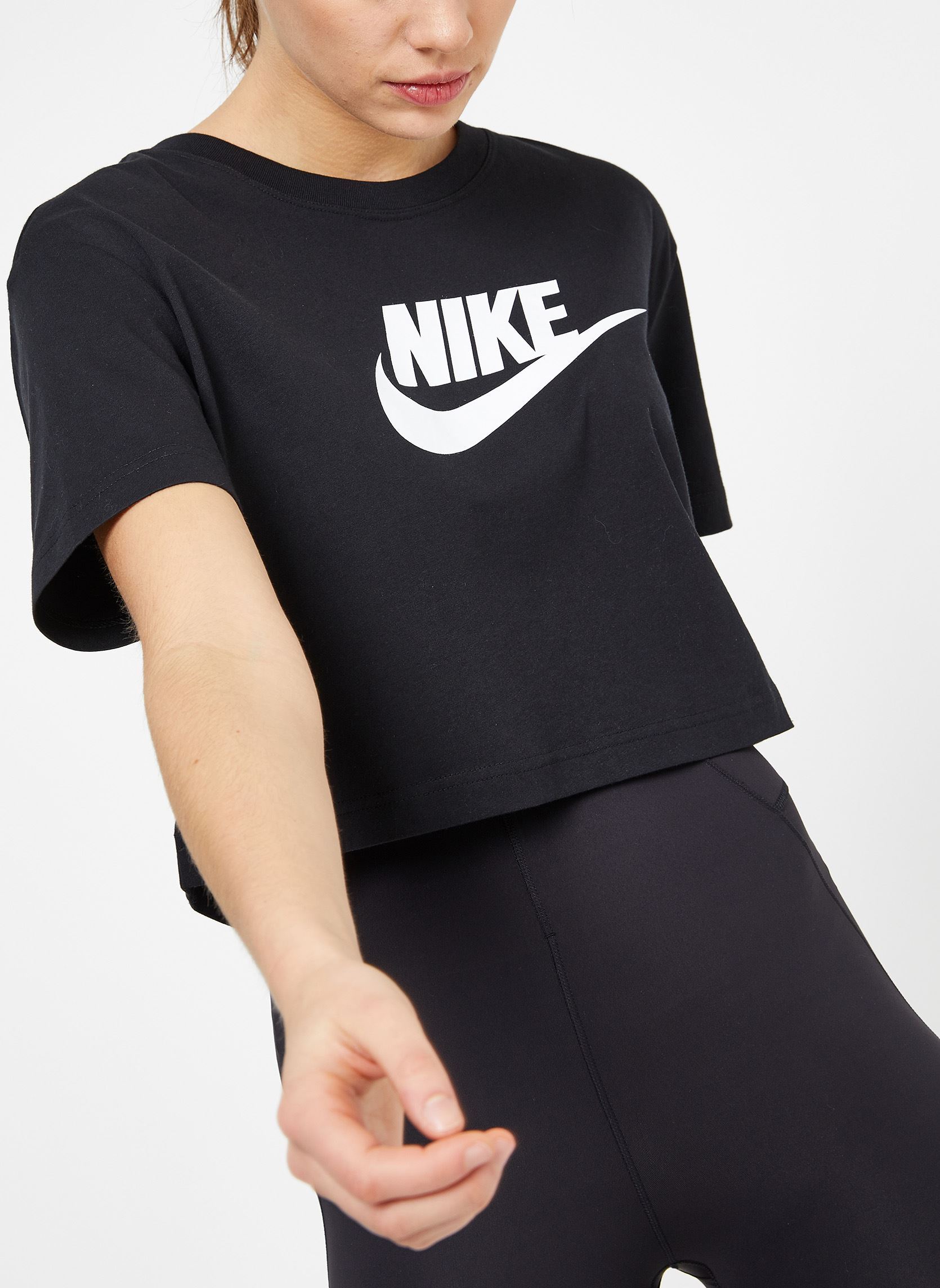 Tee-shirts W Nike Sportwear Tee Essential Crp Icn F femme noir Nike Tee-shirts W Nike Sportwear Tee Essential Crp Icn F femme noir BLACKWHITE
