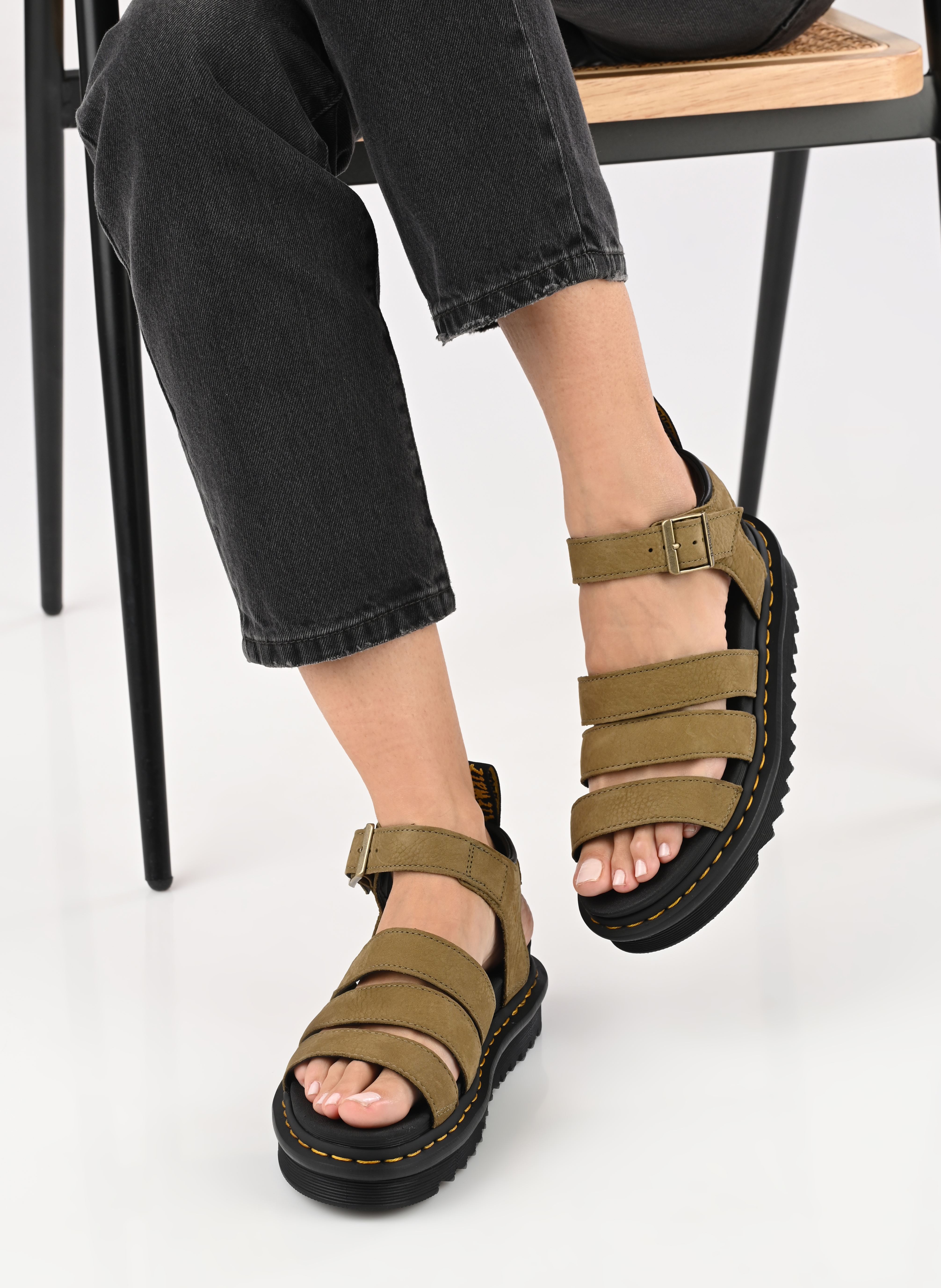 Sandalen met sleehak en plateau Blaire dames groen Dr. Martens Sandalen met sleehak en plateau Blaire dames groen MUTED OLIVE TUMBLED NUBUCK
