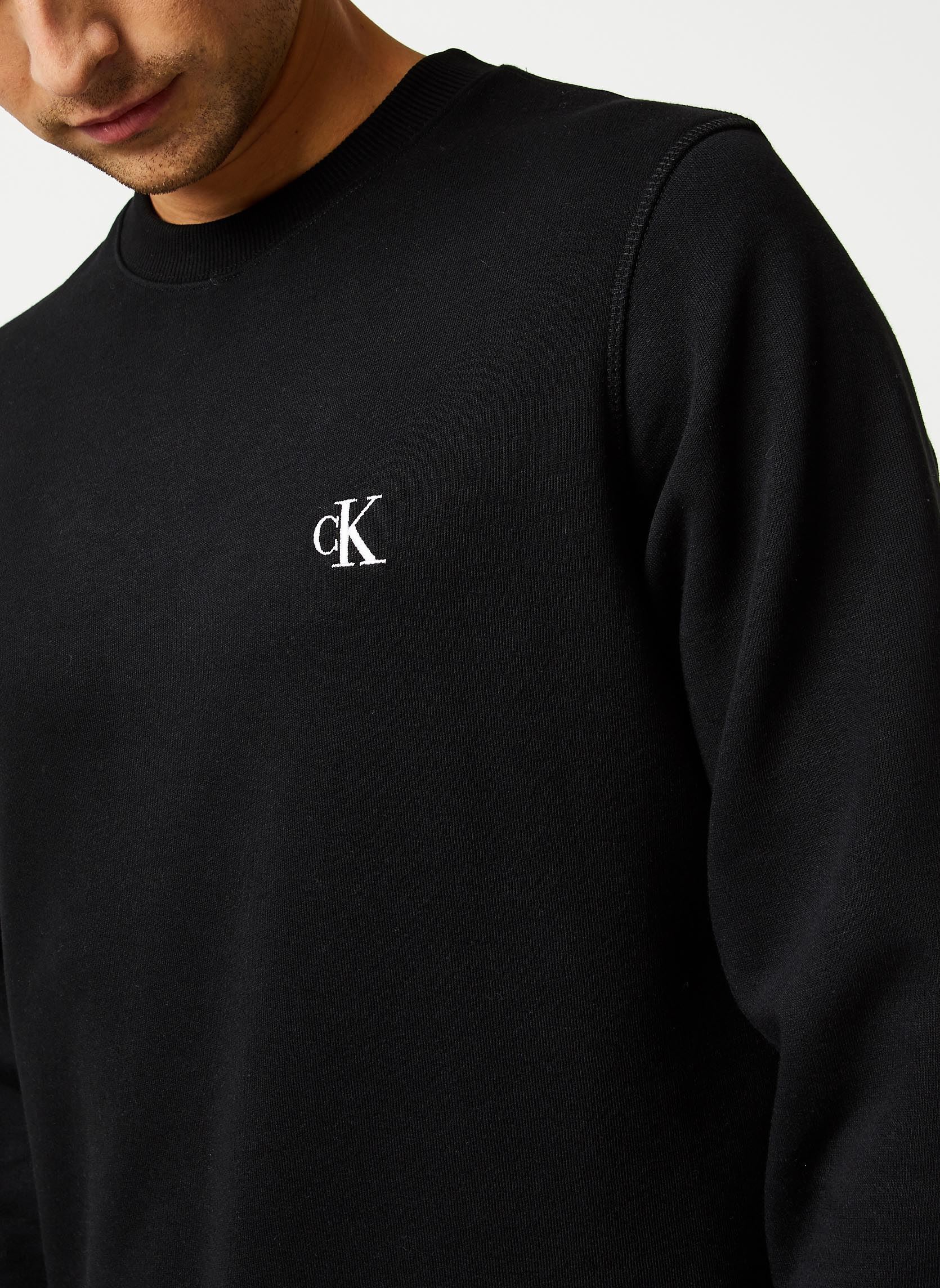 Sweats CK Essential Reg Cn homme noir Calvin Klein Jeans Sweats CK Essential Reg Cn homme noir BAE CK BLACK