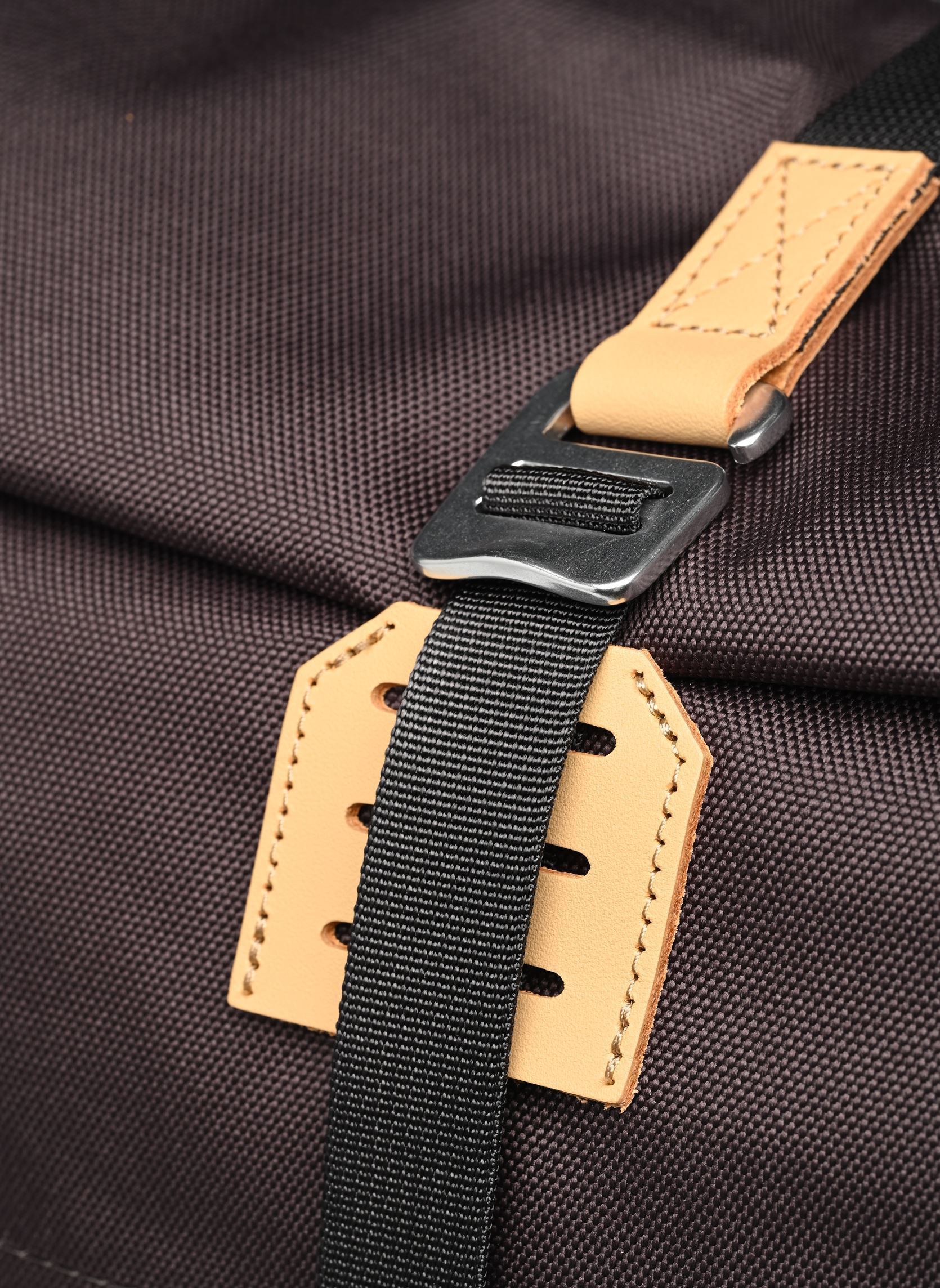 Rugtassen Icon Rolltop Backpack M bruin SANDQVIST Rugtassen Icon Rolltop Backpack M bruin Brown with natural leather