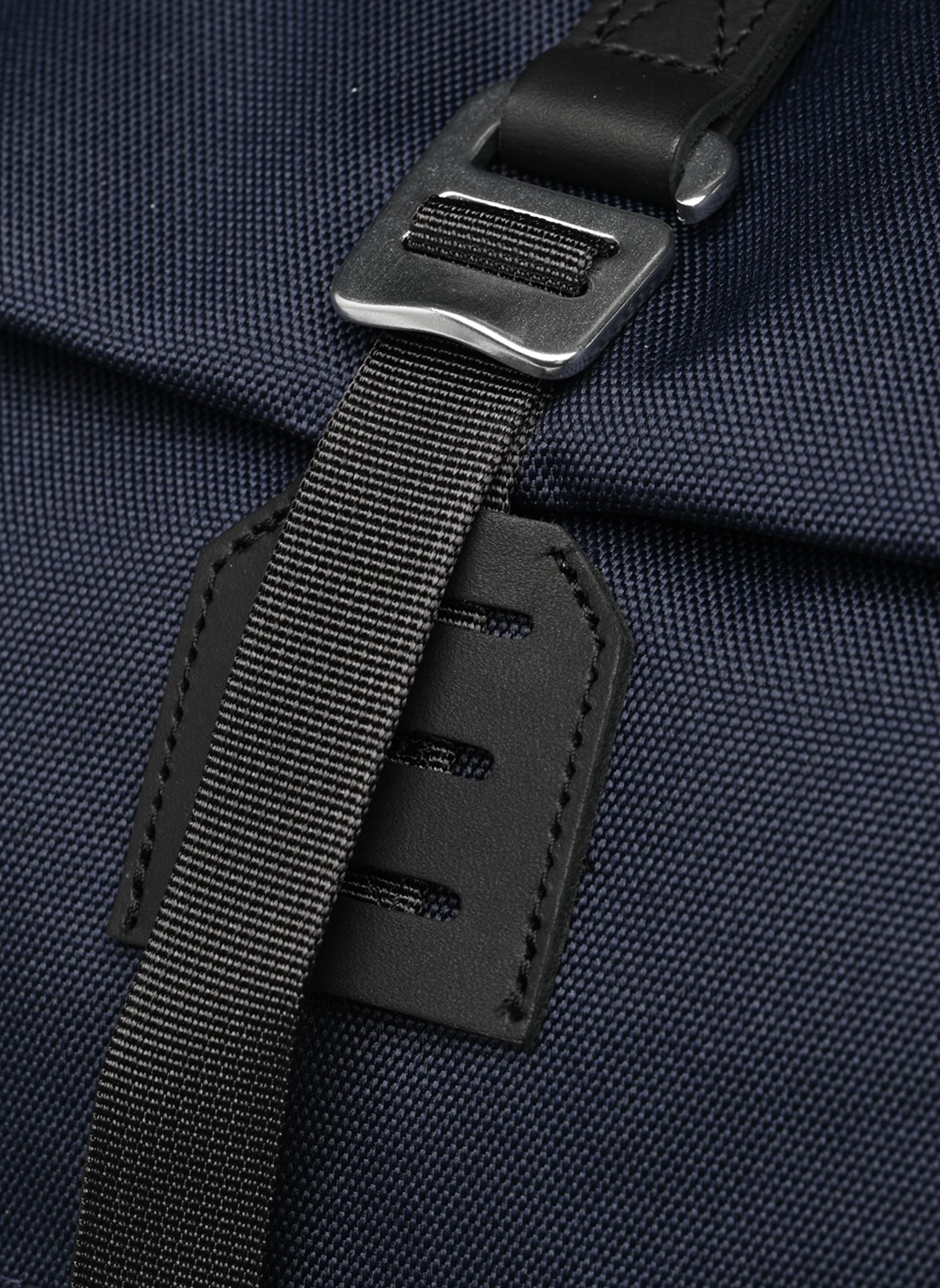 Rucksäcke Icon Rolltop Backpack M blau SANDQVIST Rucksäcke Icon Rolltop Backpack M blau Navy with black leather