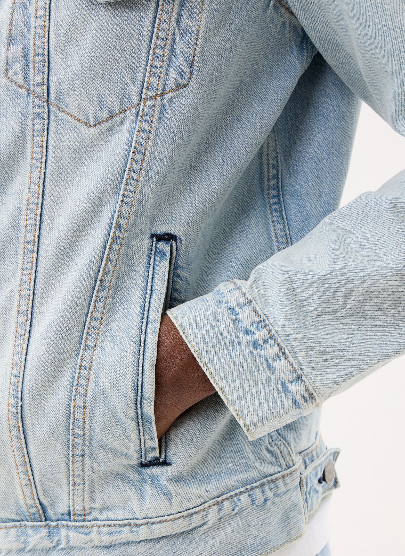 Vestes en jean THE TRUCKER JACKET homme bleu Levi's Vestes en jean THE TRUCKER JACKET homme bleu INTO THE LIGHT T
