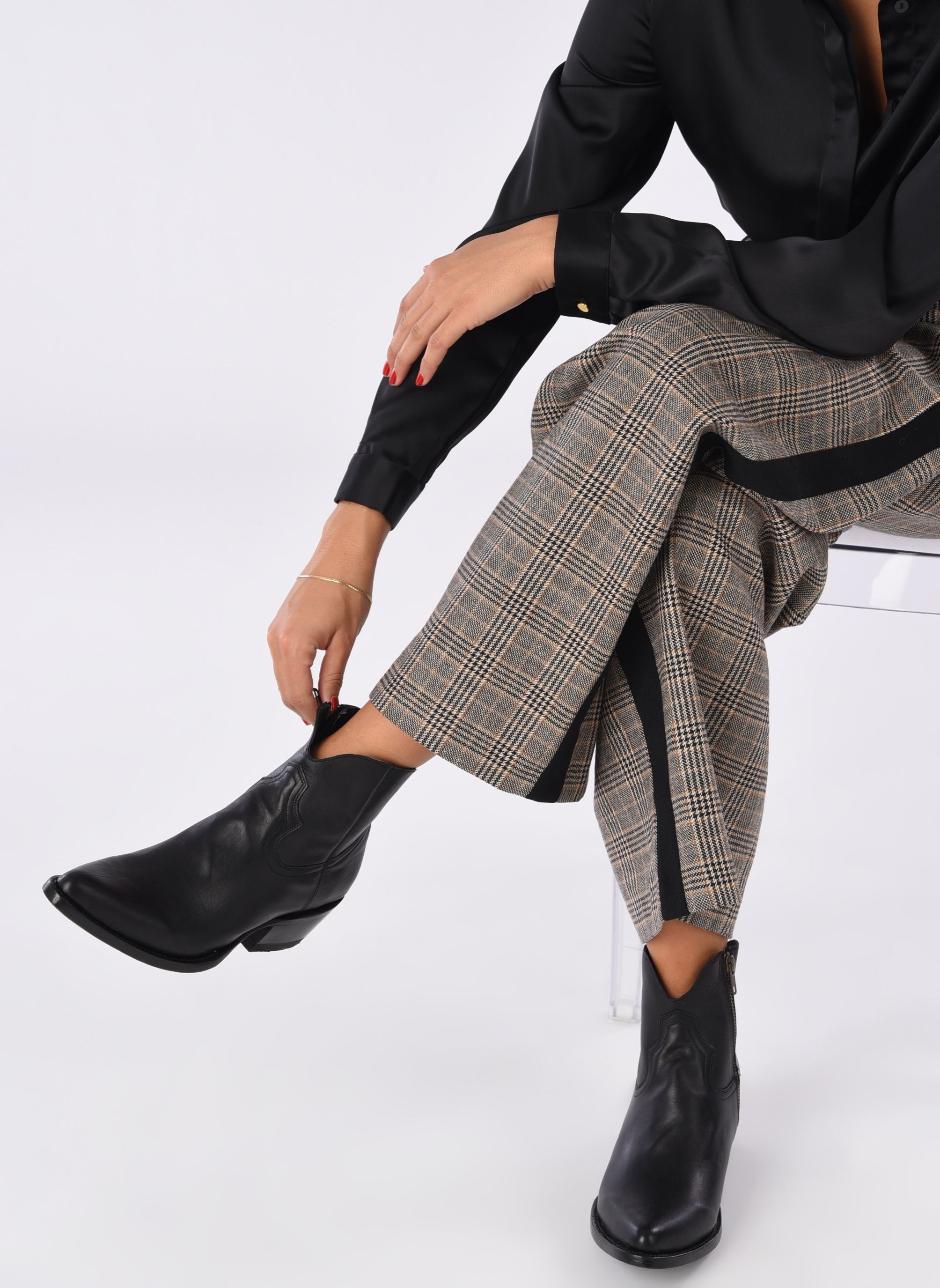 Botines tipo vaquero Maya mujer negro Mexicana Botines tipo vaquero Maya mujer negro BECERRO NEGRO