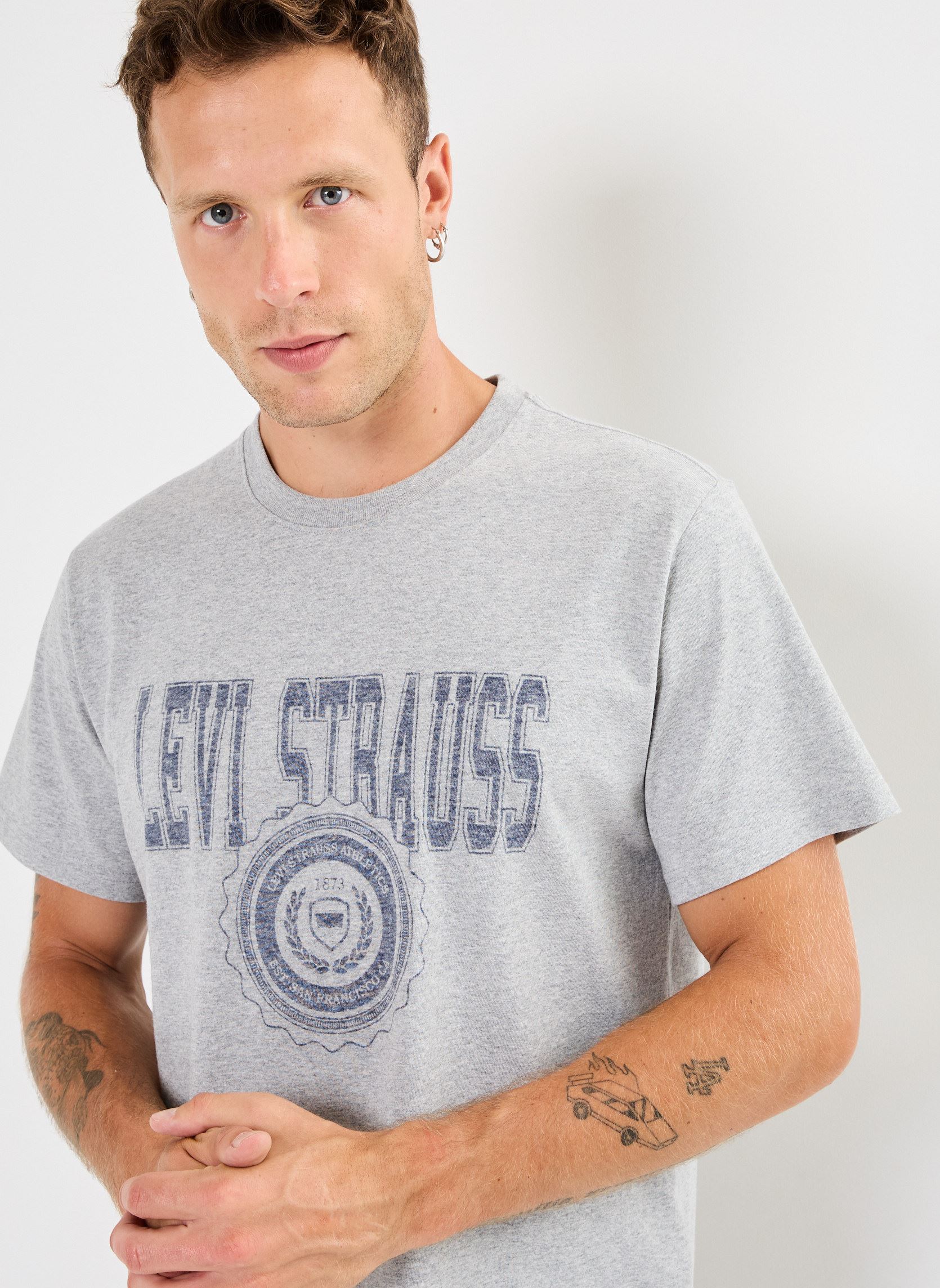 Tee-shirts SS RELAXED FIT TEE homme gris Levi's Tee-shirts SS RELAXED FIT TEE homme gris CIRCLE CREST MED HTR