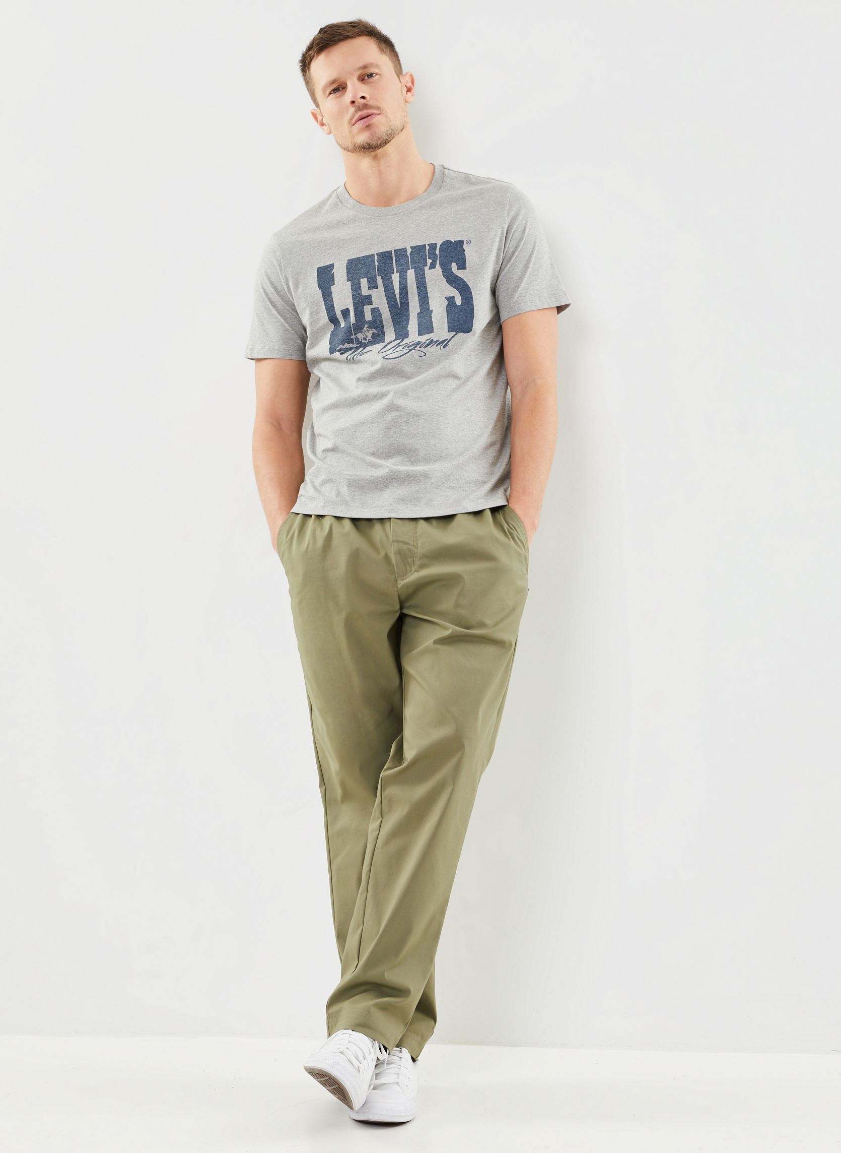 Tee-shirts GRAPHIC CREWNECK TEE homme gris Levi's Tee-shirts GRAPHIC CREWNECK TEE homme gris WESTERN HTG LOGO MID