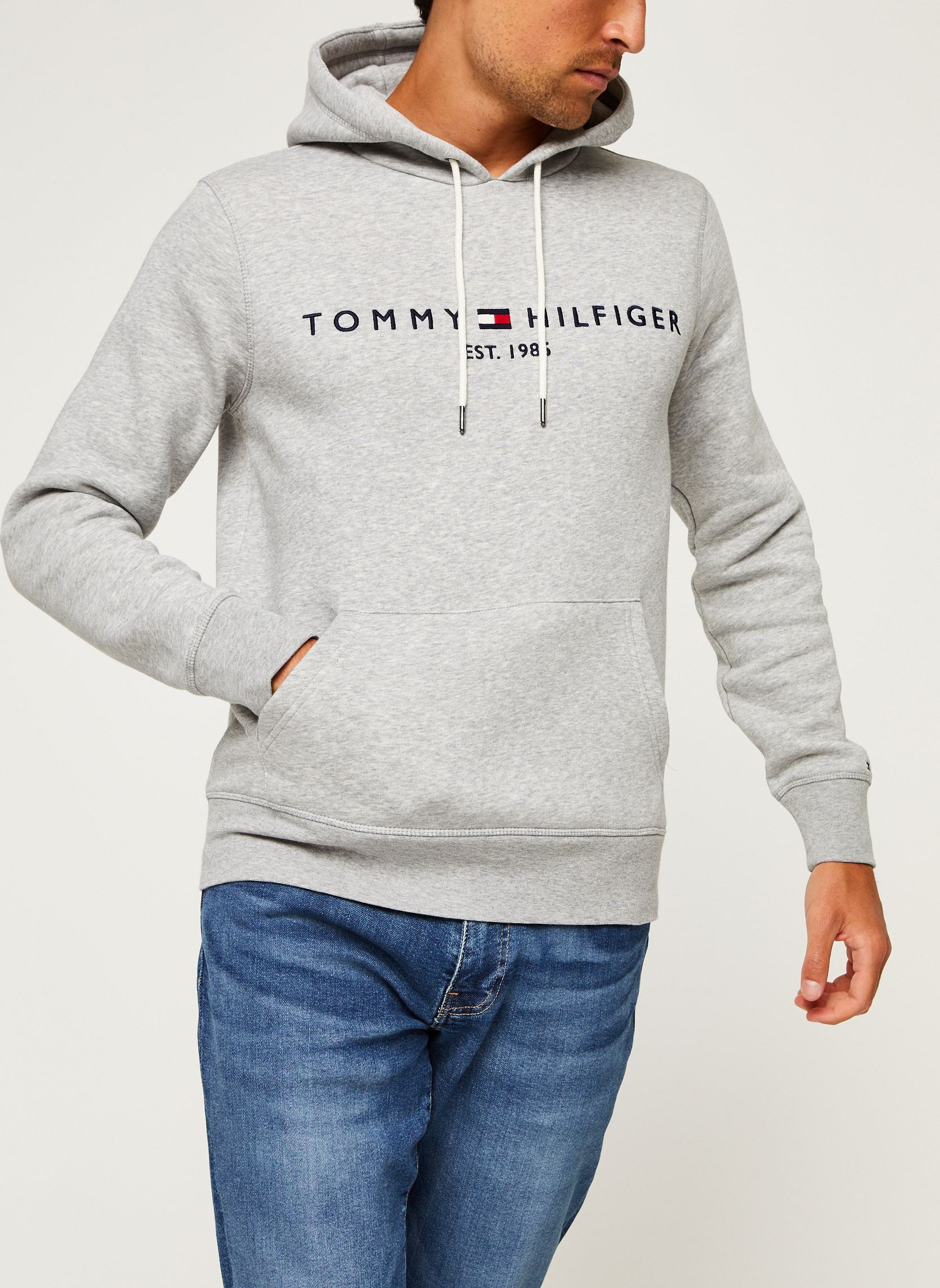 Sweats à capuche Core Tommy Logo Hoodie homme gris Tommy Hilfiger Sweats à capuche Core Tommy Logo Hoodie homme gris CLOUD HTR