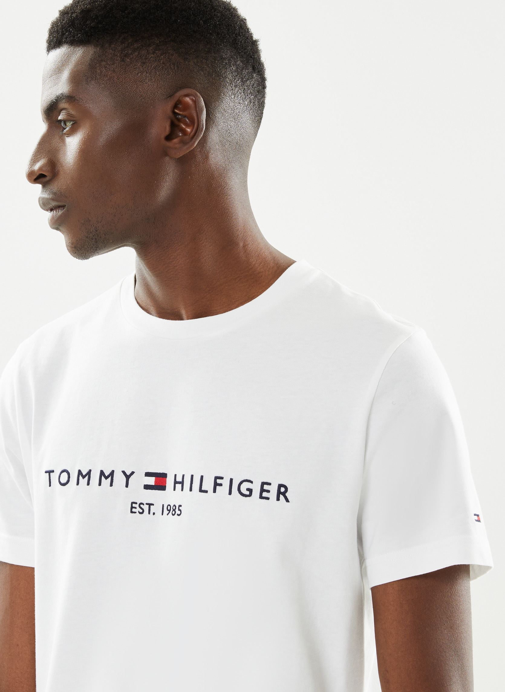 Tee-shirts Core Tommy Logo Tee homme blanc Tommy Hilfiger Tee-shirts Core Tommy Logo Tee homme blanc SNOW WHITE