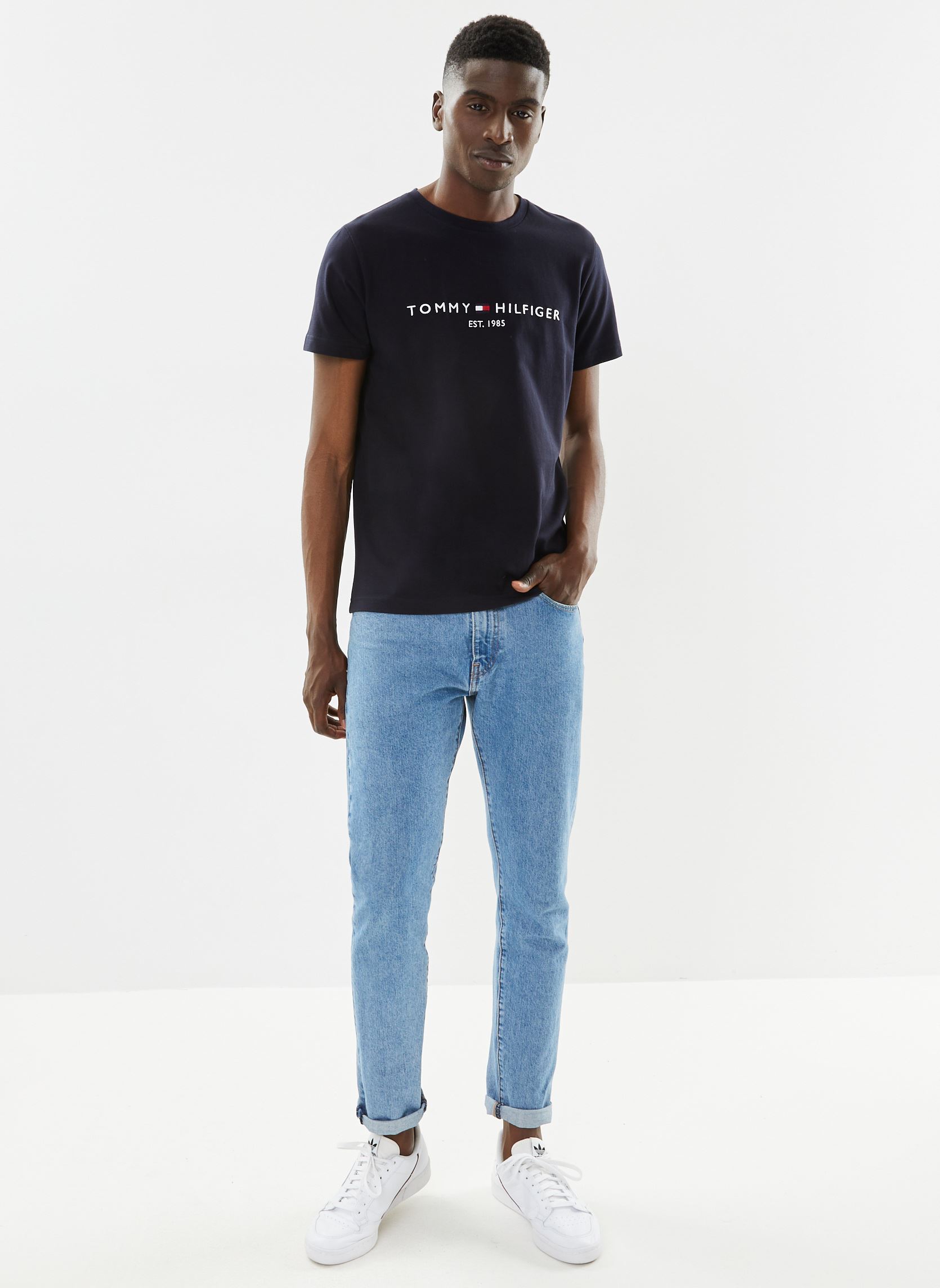 Tee-shirts Core Tommy Logo Tee homme bleu Tommy Hilfiger Tee-shirts Core Tommy Logo Tee homme bleu SKY CAPTAIN
