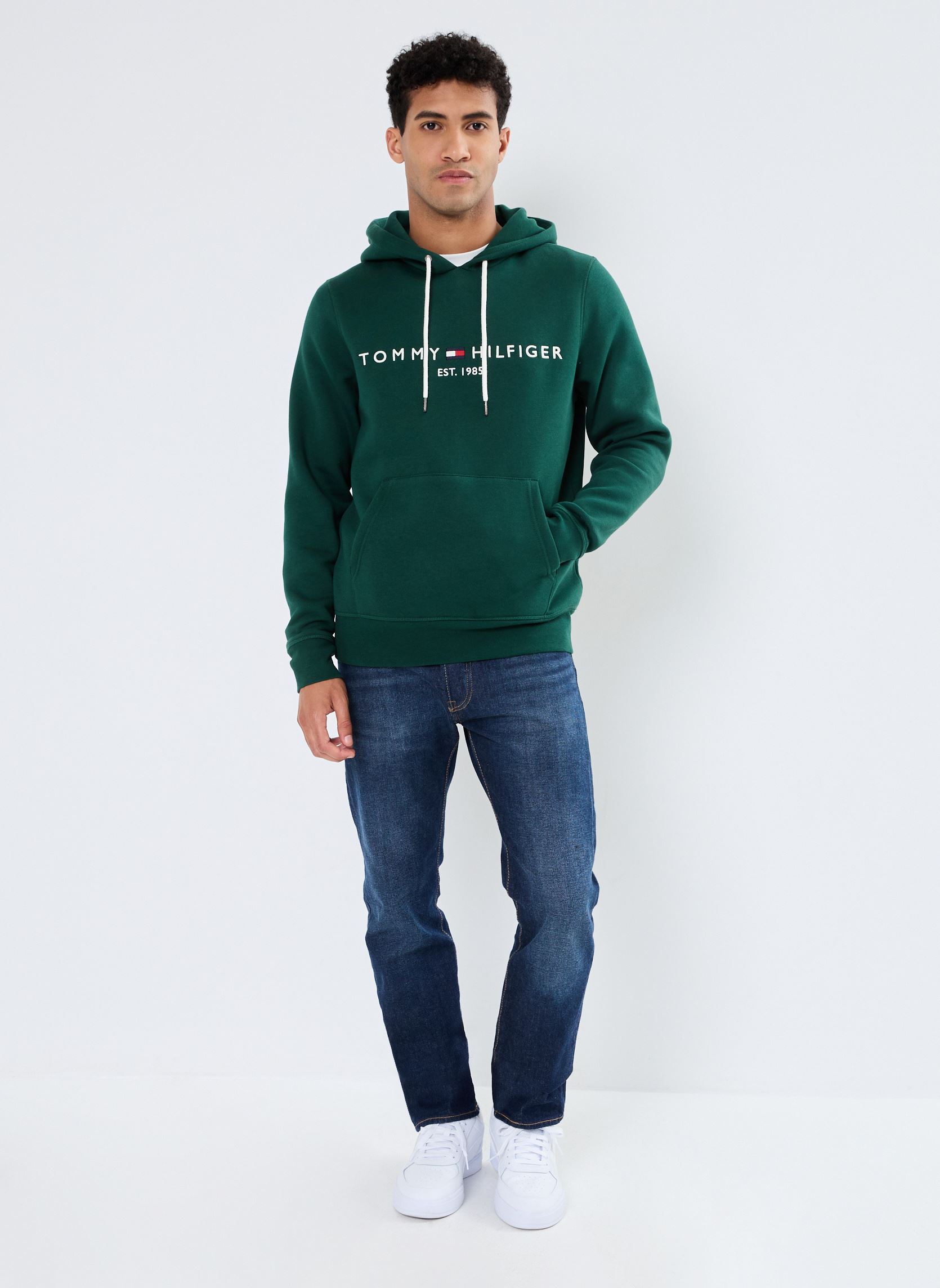 Sweats à capuche Tommy Logo Hoody homme vert Tommy Hilfiger Sweats à capuche Tommy Logo Hoody homme vert ORNAMENTAL GREEN