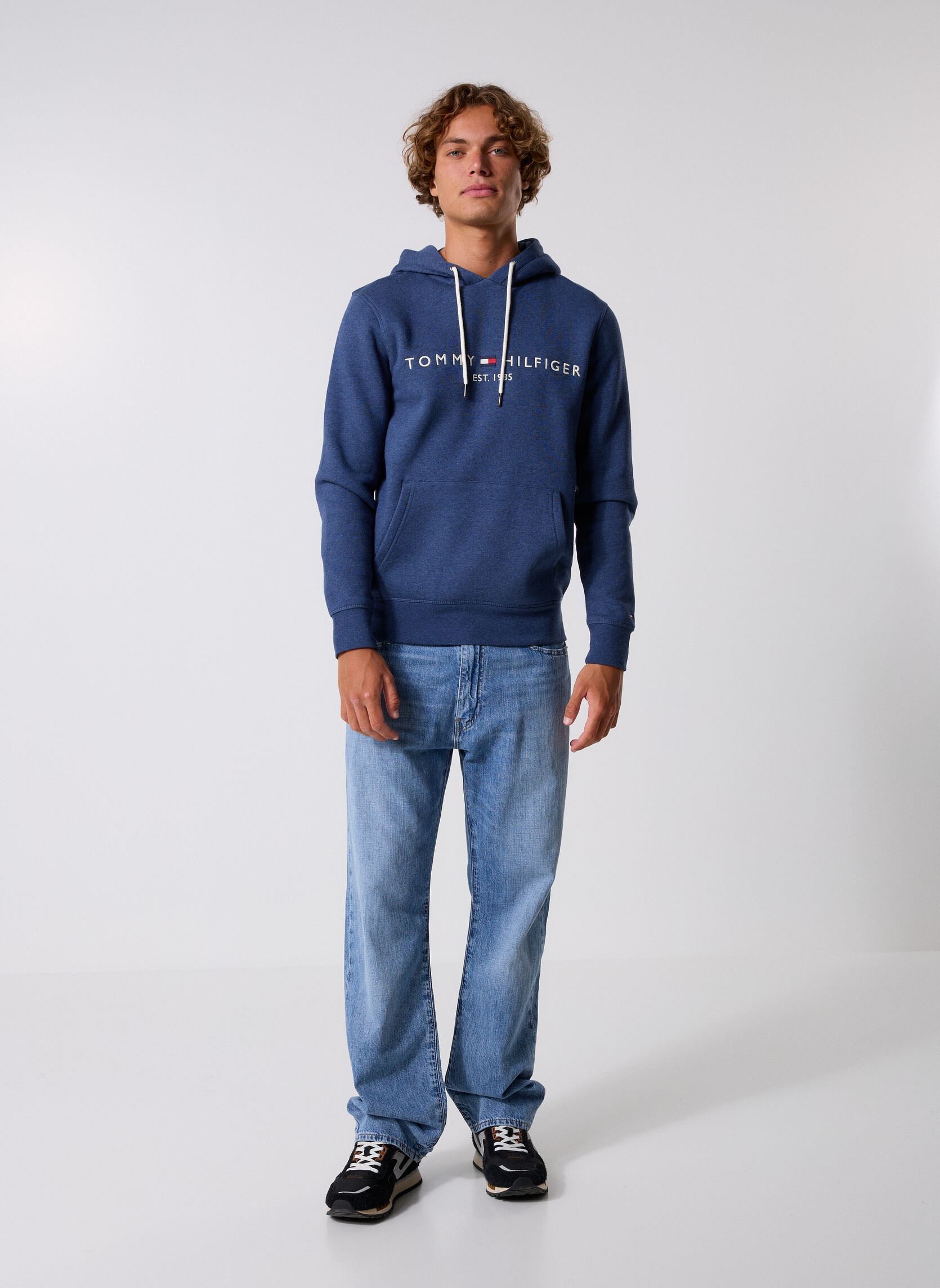 Sweats à capuche Tommy Logo Hoody homme bleu Tommy Hilfiger Sweats à capuche Tommy Logo Hoody homme bleu BLUE DVI
