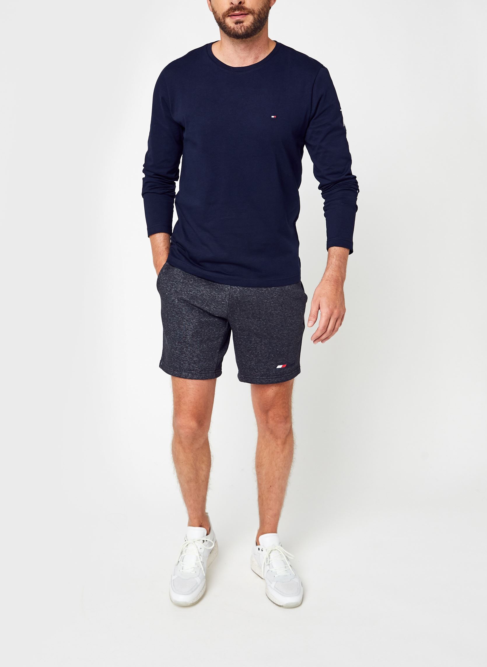 T-shirts Tommy Logo Long Sleeve Tee heren blauw Tommy Hilfiger T-shirts Tommy Logo Long Sleeve Tee heren blauw NAVY BLUE