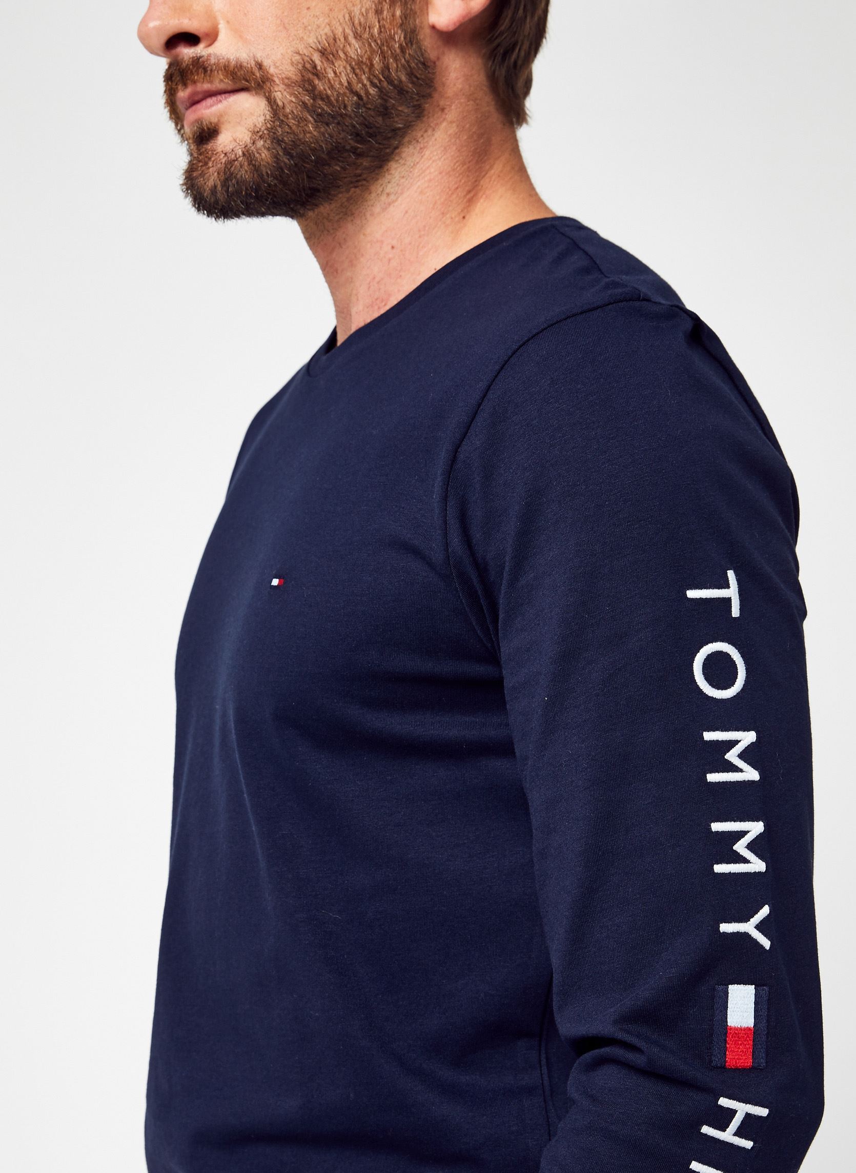T-shirts Tommy Logo Long Sleeve Tee heren blauw Tommy Hilfiger T-shirts Tommy Logo Long Sleeve Tee heren blauw NAVY BLUE