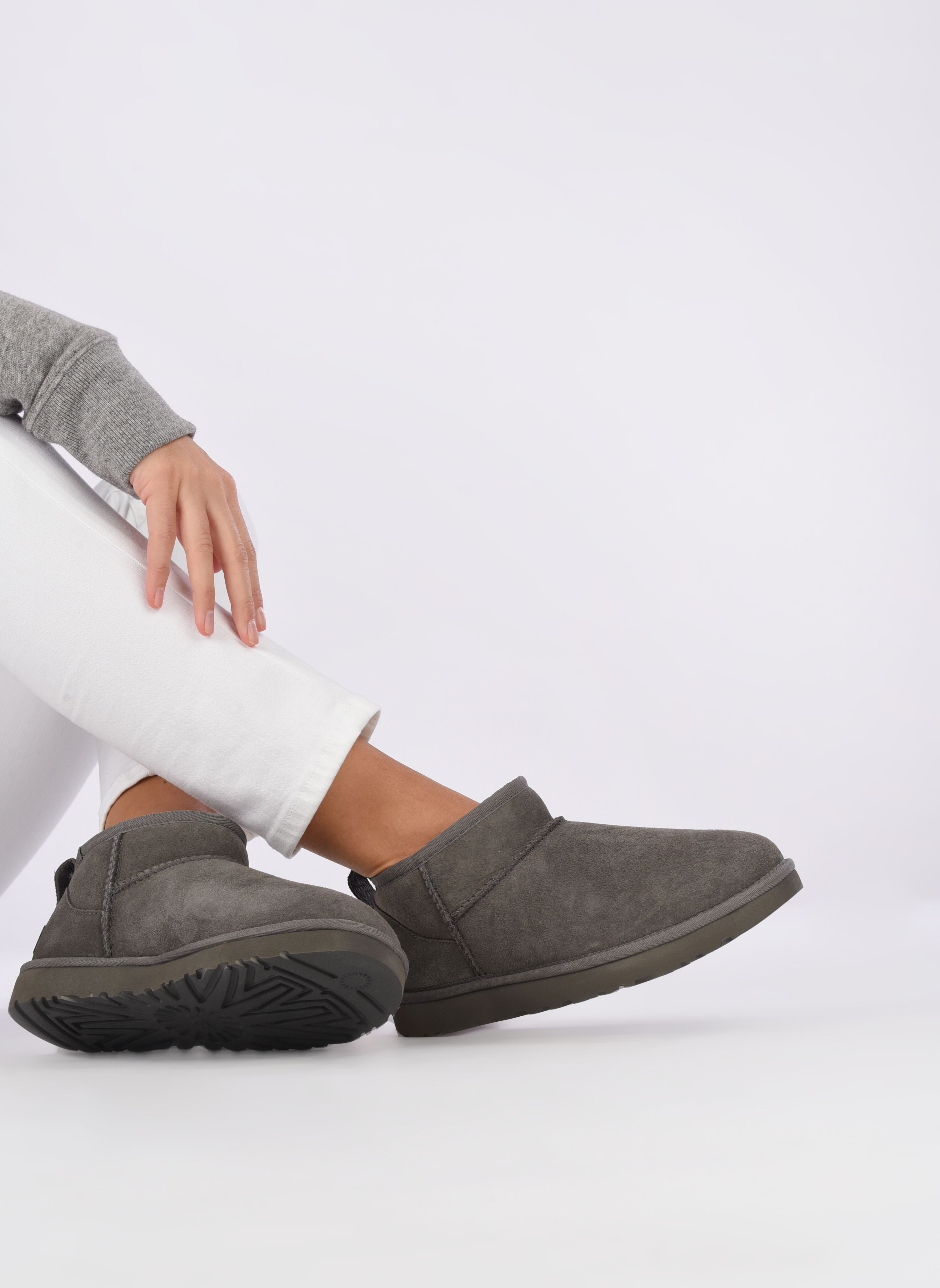Stivaletti foderati W Classic Ultra Mini donna grigio UGG Stivaletti foderati W Classic Ultra Mini donna grigio GREY
