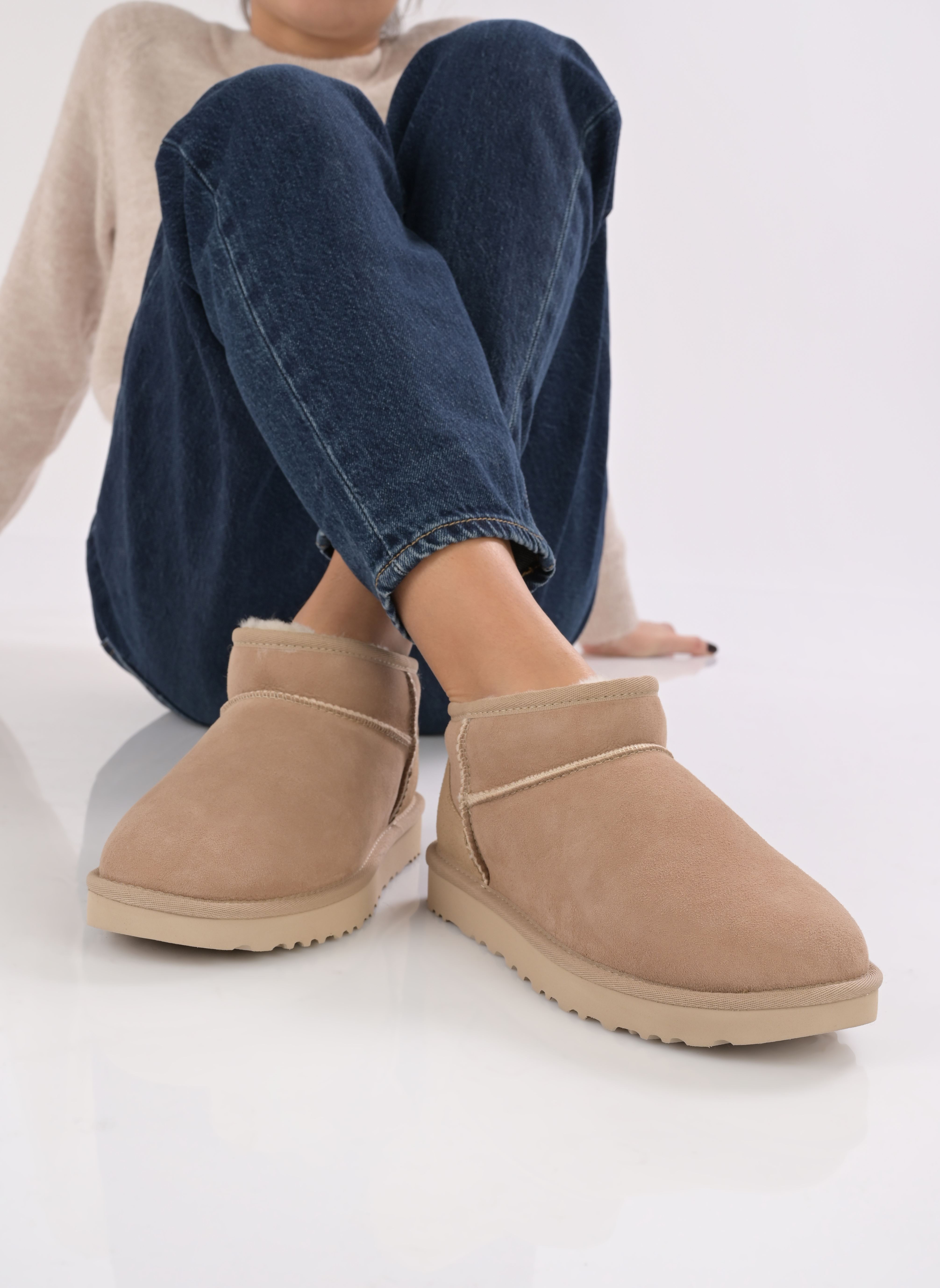 Bottines fourrées W Classic Ultra Mini femme beige UGG Bottines fourrées W Classic Ultra Mini femme beige SAND