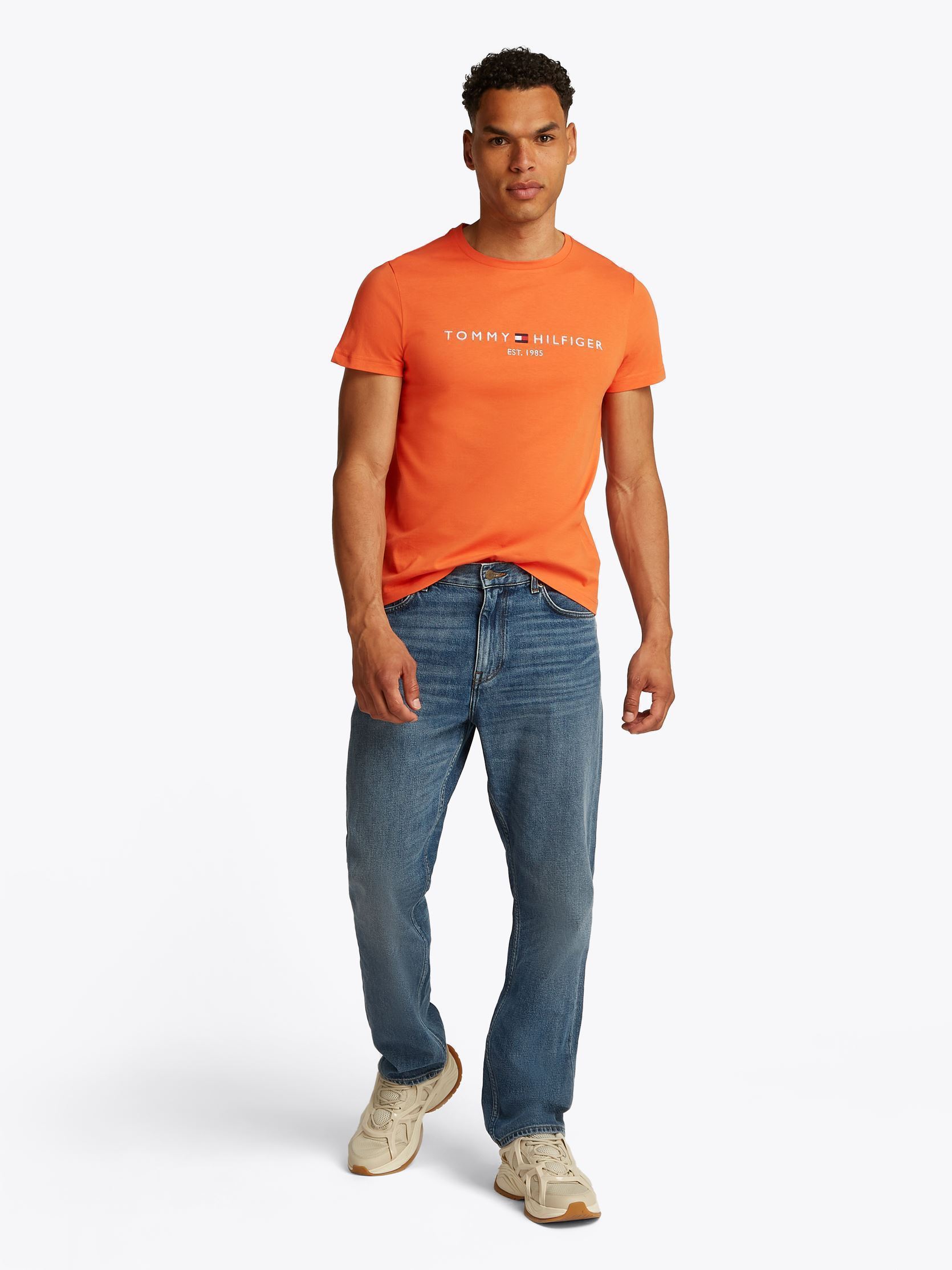 Tee-shirts Tommy Logo Tee homme orange Tommy Hilfiger Tee-shirts Tommy Logo Tee homme orange BRILLIANT ORANGE