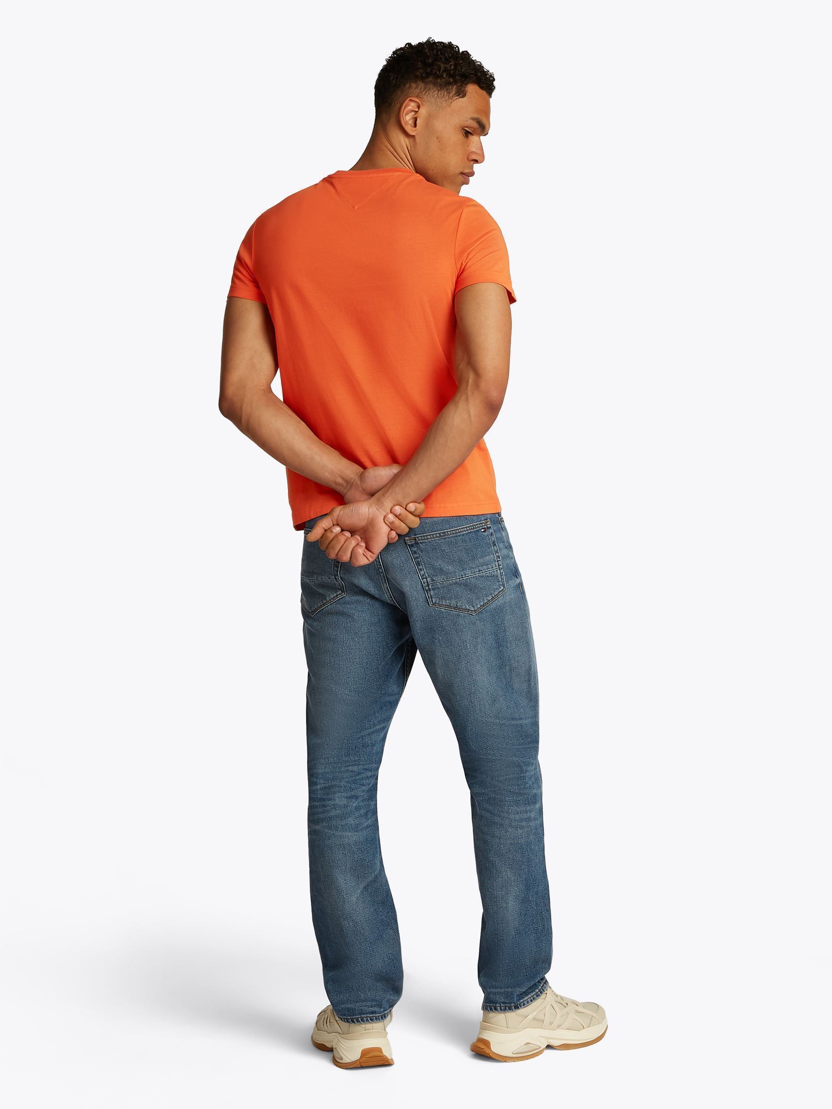 Tee-shirts Tommy Logo Tee homme orange Tommy Hilfiger Tee-shirts Tommy Logo Tee homme orange BRILLIANT ORANGE