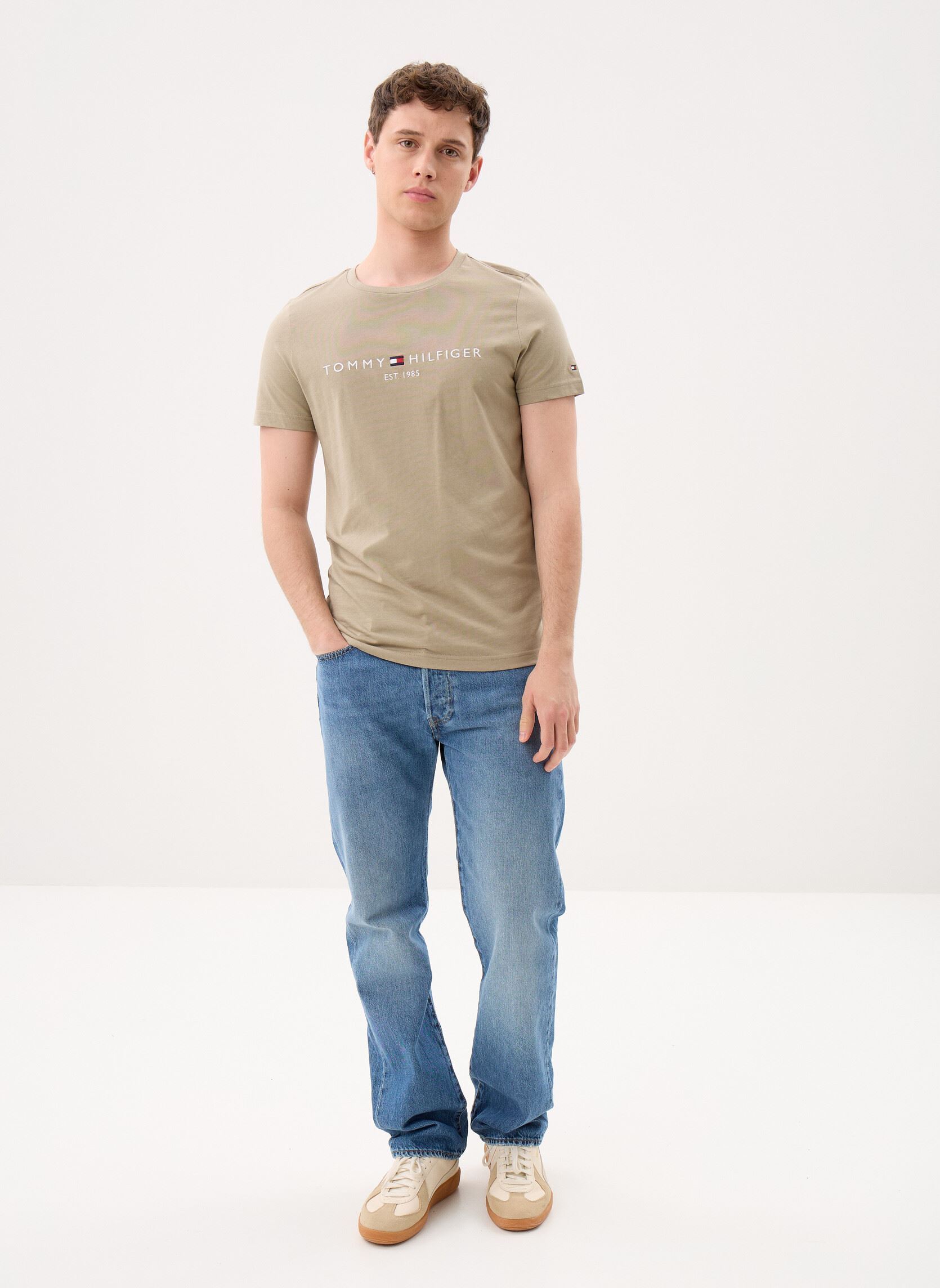 Tee-shirts Tommy Logo Tee homme beige Tommy Hilfiger Tee-shirts Tommy Logo Tee homme beige KEYSTONE