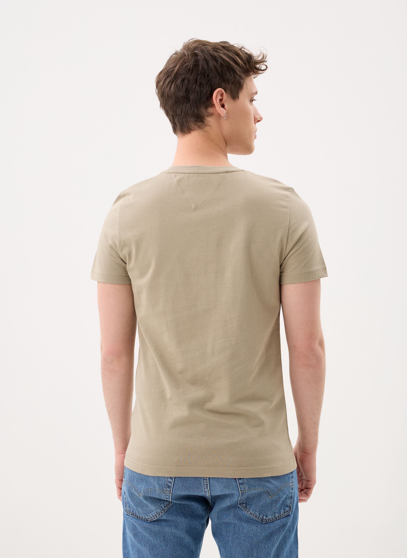 Tee-shirts Tommy Logo Tee homme beige Tommy Hilfiger Tee-shirts Tommy Logo Tee homme beige KEYSTONE