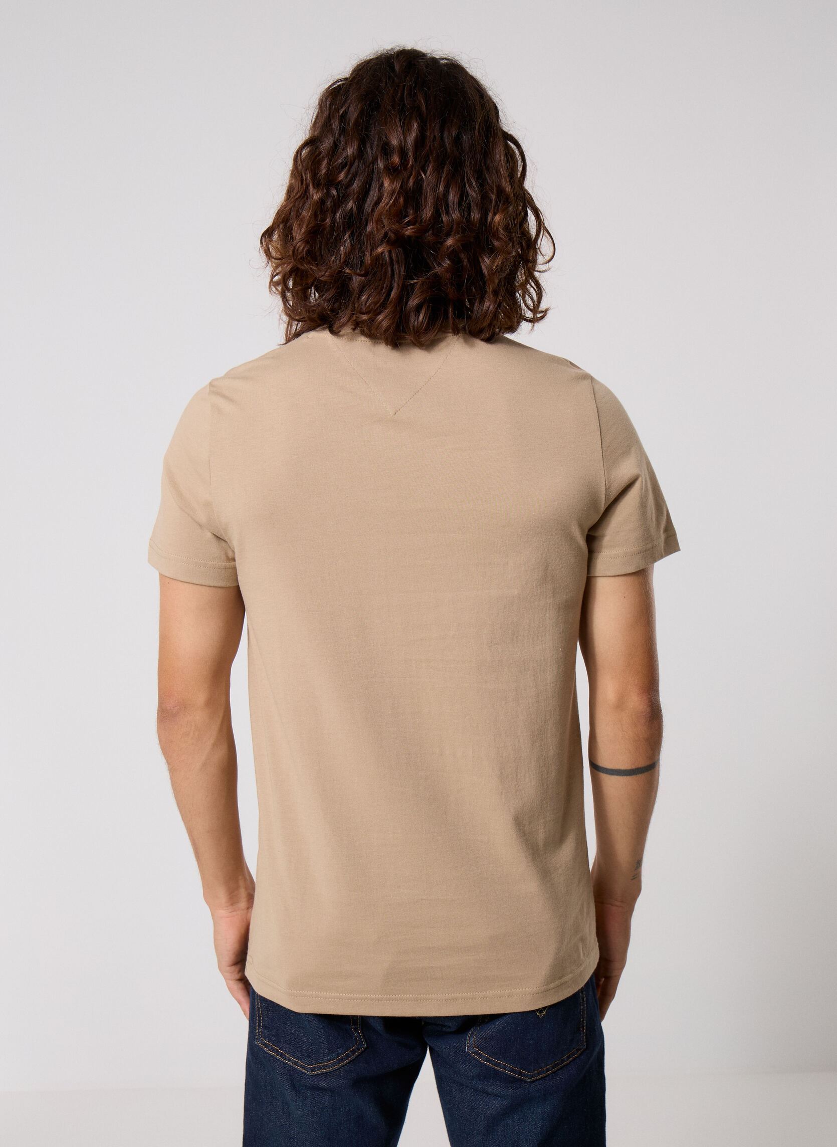 T-Shirts Tommy Logo Tee herren beige Tommy Hilfiger T-Shirts Tommy Logo Tee herren beige BATIQUE KHAKI