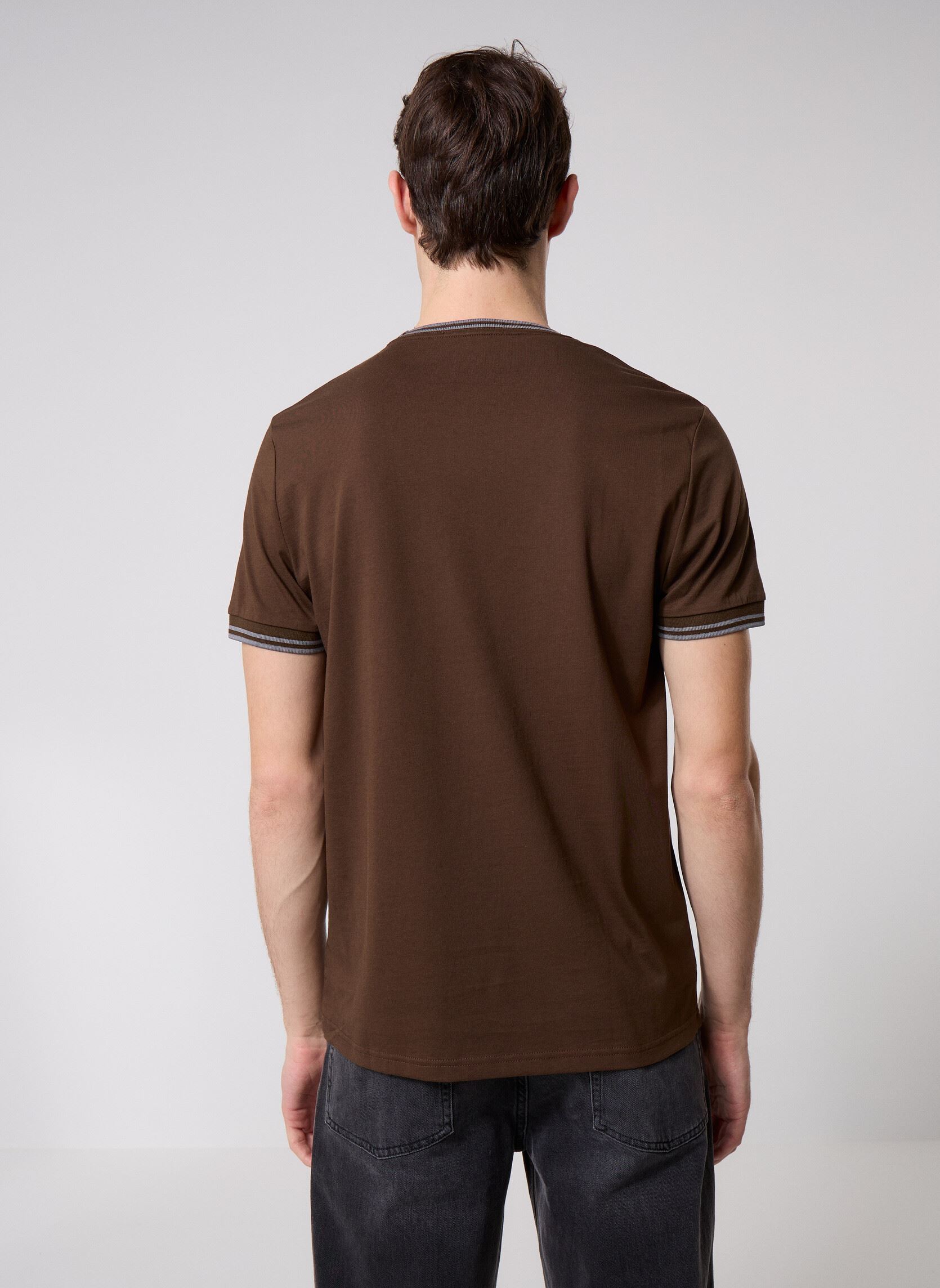 Tee-shirts Twin Tipped T-Shirt homme marron Fred Perry Tee-shirts Twin Tipped T-Shirt homme marron BRNTTBCC/STKPRTB