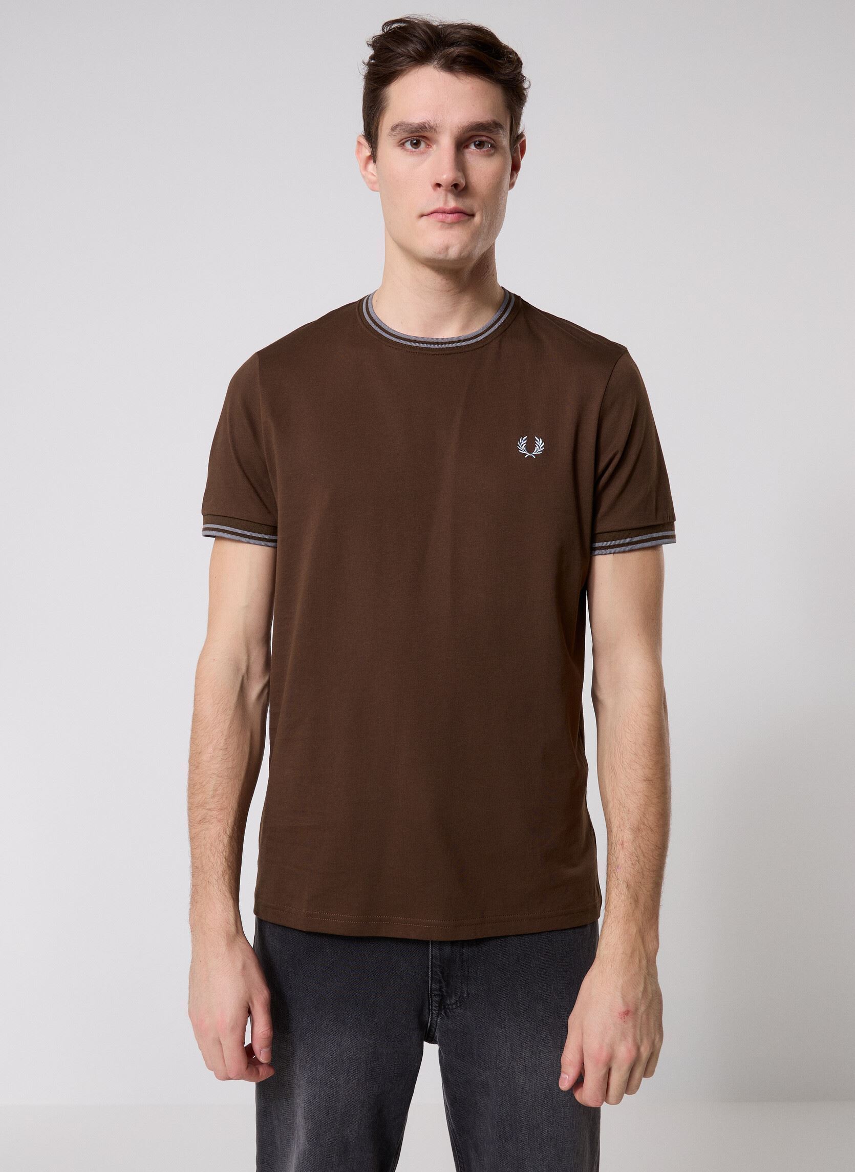 Tee-shirts Twin Tipped T-Shirt homme marron Fred Perry Tee-shirts Twin Tipped T-Shirt homme marron BRNTTBCC/STKPRTB
