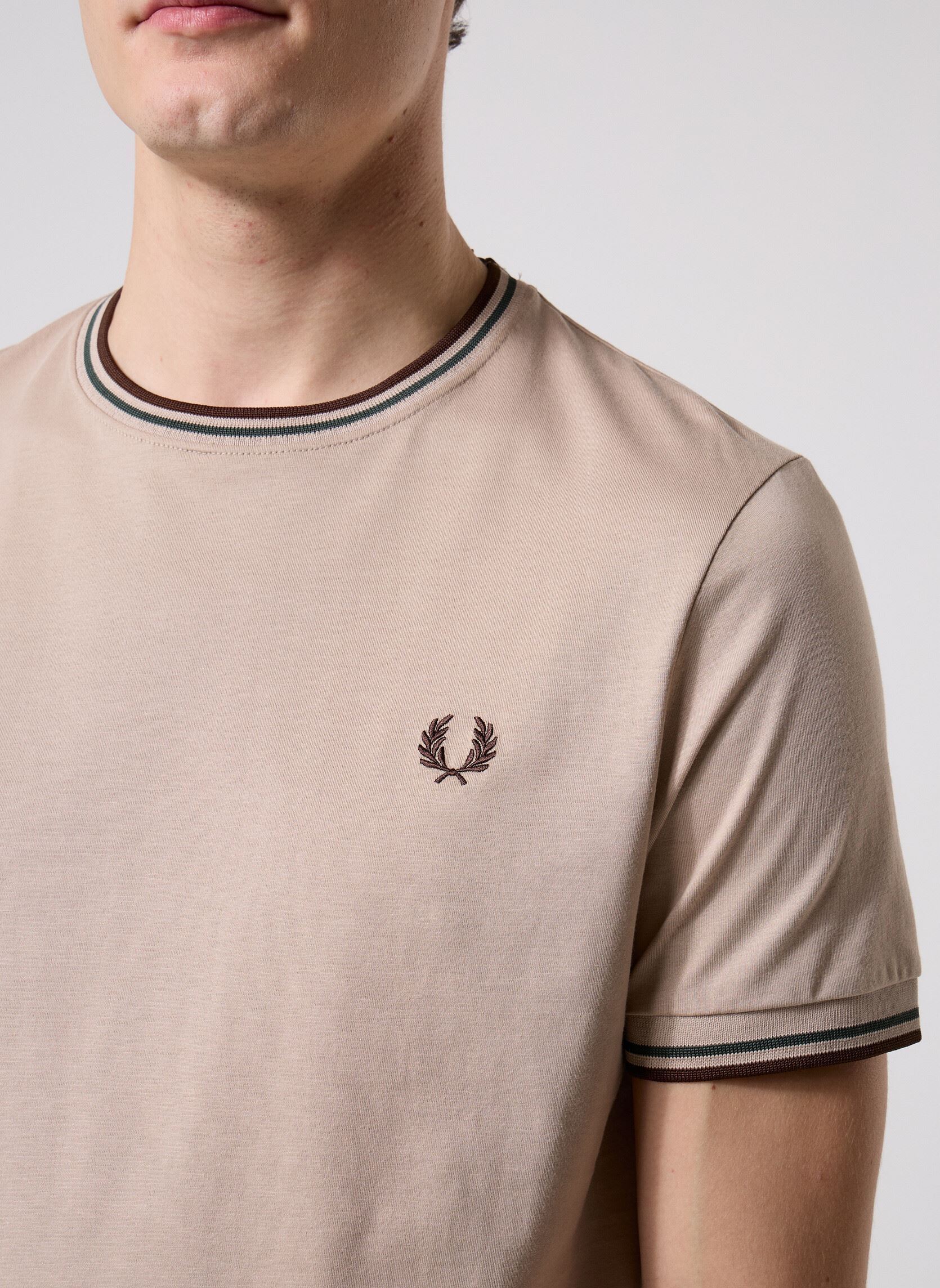 Tee-shirts Twin Tipped T-Shirt homme beige Fred Perry Tee-shirts Twin Tipped T-Shirt homme beige WRMOT/CRTGR/BTOB