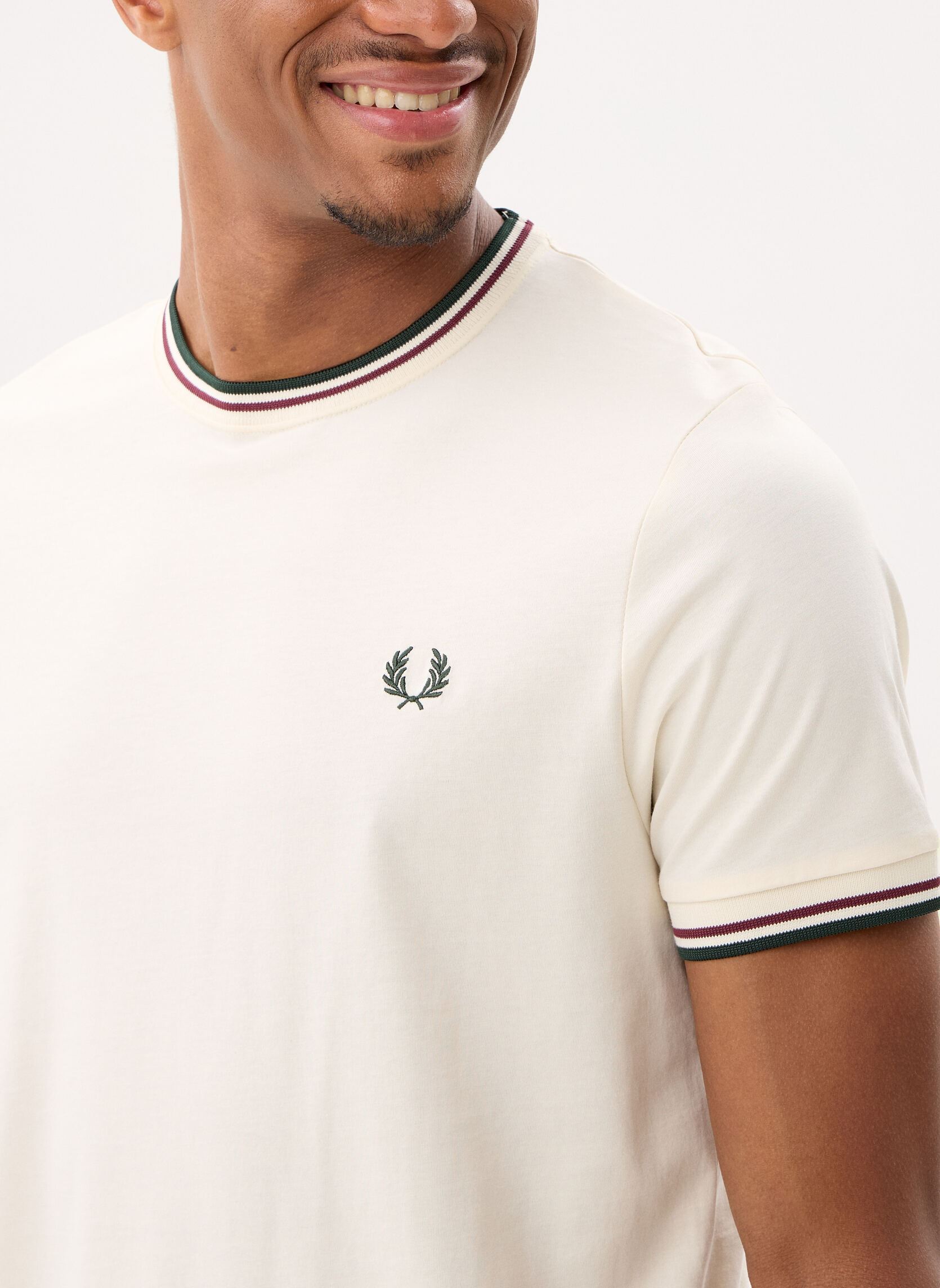 Tee-shirts Twin Tipped T-Shirt homme blanc Fred Perry Tee-shirts Twin Tipped T-Shirt homme blanc ECR/OXBLD/GRSRTS