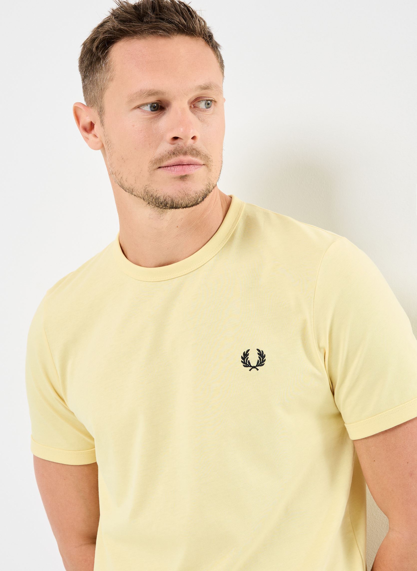 Tee-shirts Ringer T-Shirt homme jaune Fred Perry Tee-shirts Ringer T-Shirt homme jaune CHAMPION'S GOLD