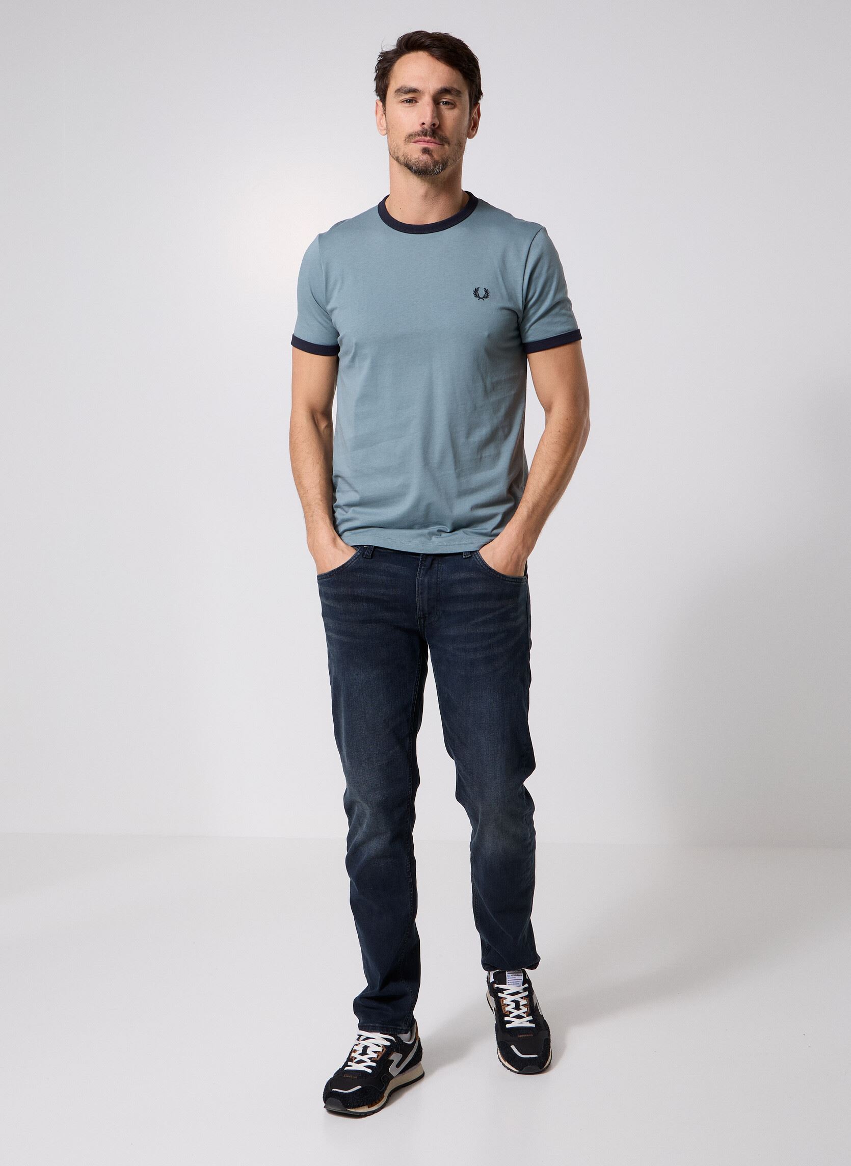 Tee-shirts Ringer T-Shirt homme gris Fred Perry Tee-shirts Ringer T-Shirt homme gris STOCKPORTBLU/NVY