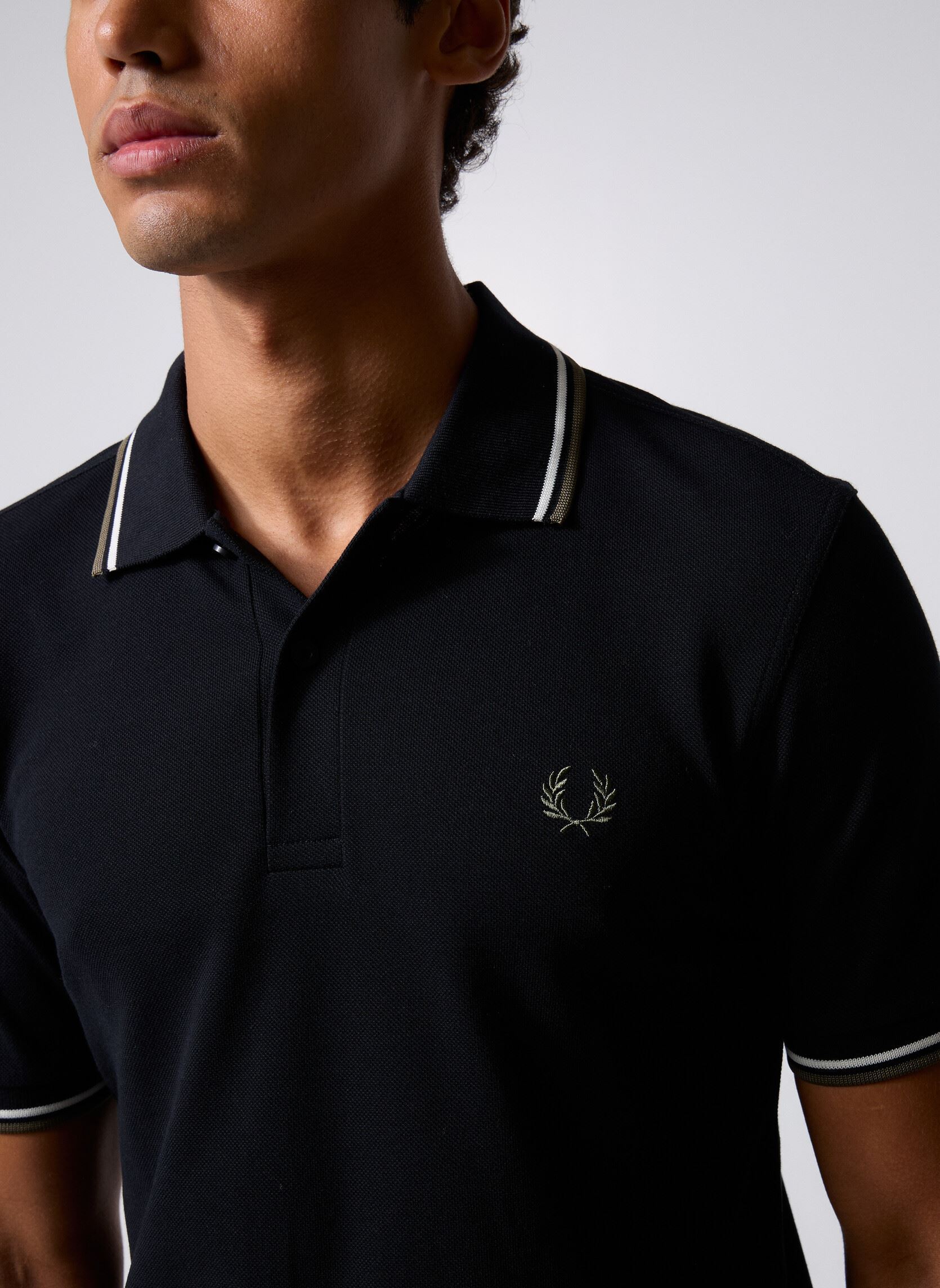 Polos Twin Tipped Fred Perry Shirt homme noir Fred Perry Polos Twin Tipped Fred Perry Shirt homme noir BLK/ECR/LRLWGREN