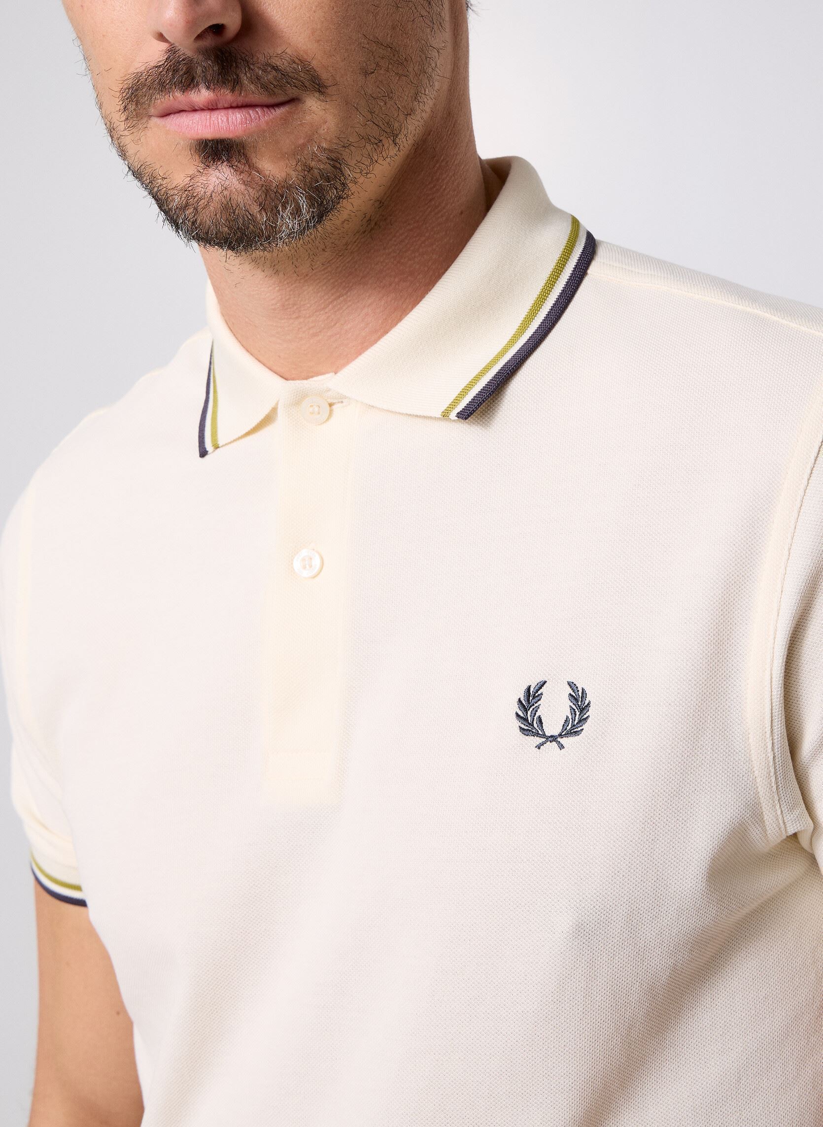 Polos Twin Tipped Fred Perry Shirt homme blanc Fred Perry Polos Twin Tipped Fred Perry Shirt homme blanc ECR/TBYLLW/ANCGY