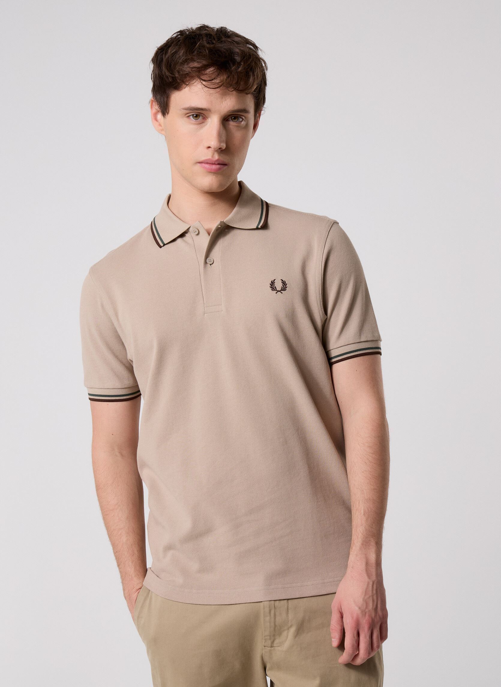 Polos Twin Tipped Fred Perry Shirt homme beige Fred Perry Polos Twin Tipped Fred Perry Shirt homme beige WRMOT/CRTGR/BTOB