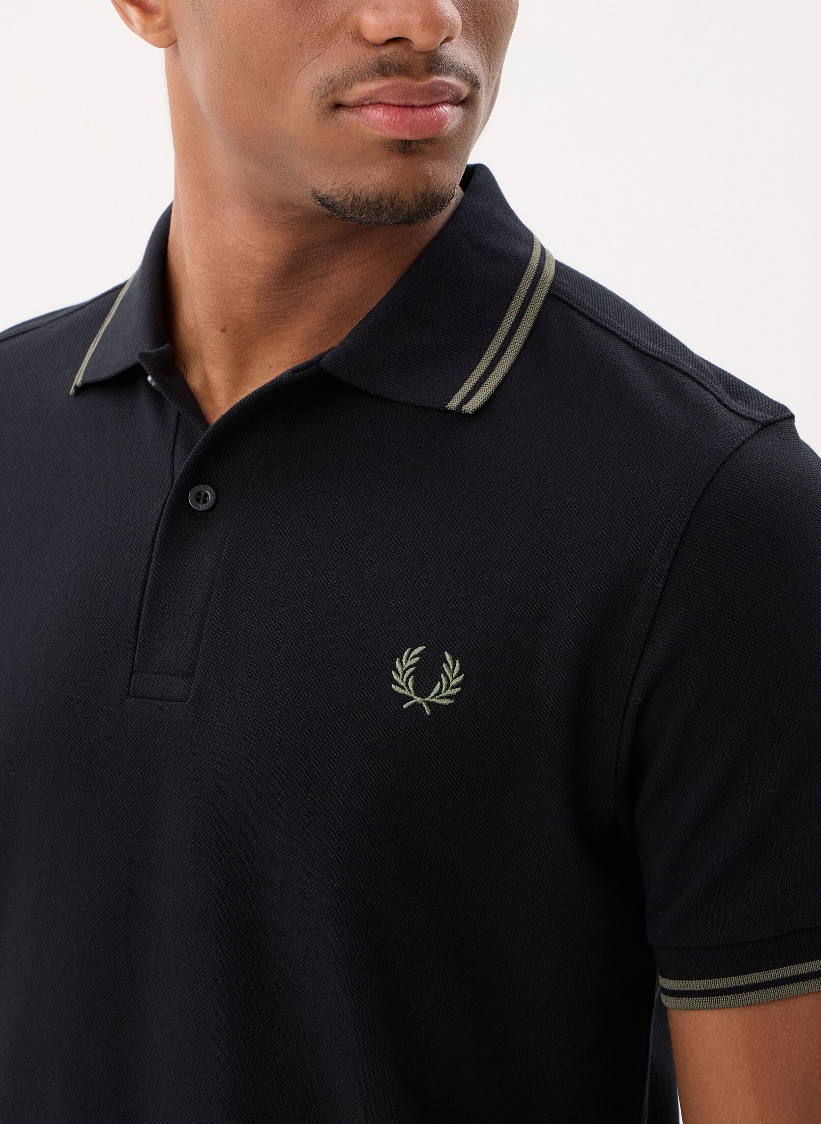 Polos Twin Tipped Fred Perry Shirt homme noir Fred Perry Polos Twin Tipped Fred Perry Shirt homme noir BLACK/FIELDGREEN