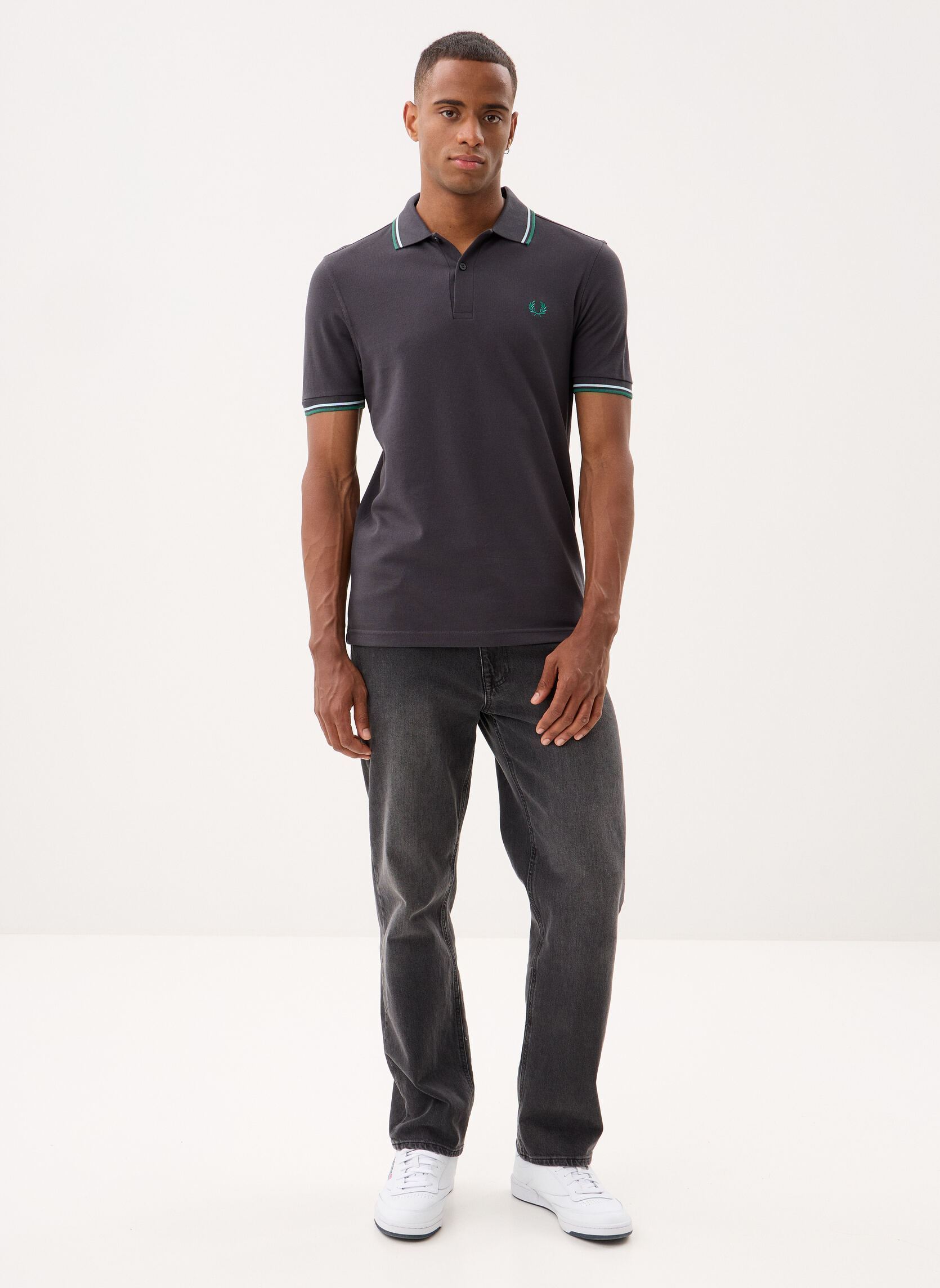 Polos Twin Tipped Fred Perry Shirt homme gris Fred Perry Polos Twin Tipped Fred Perry Shirt homme gris ANCHOR GREY/LIGHT ICE/SPO