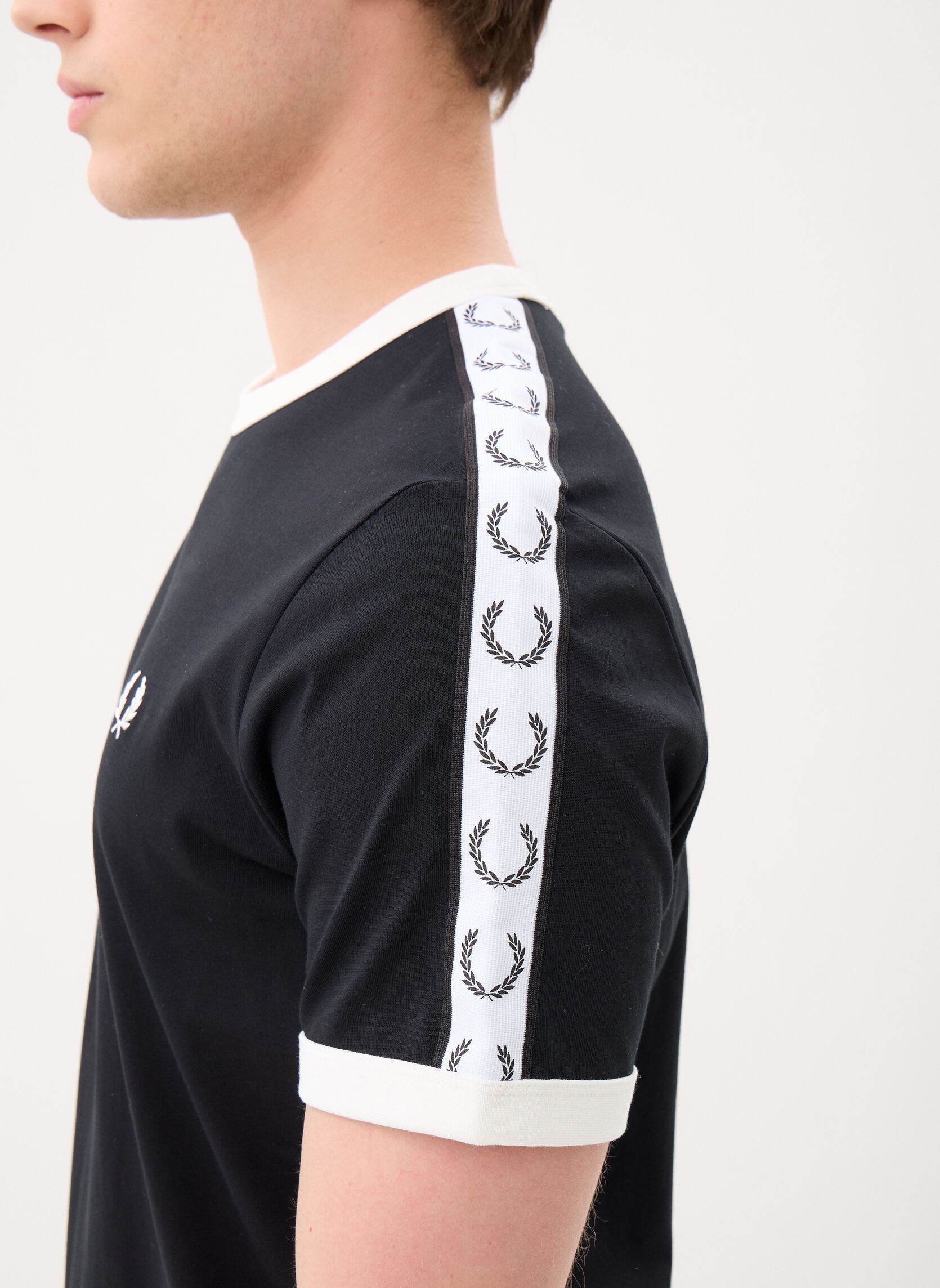 Tee-shirts Taped Ringer T-Shirt homme noir Fred Perry Tee-shirts Taped Ringer T-Shirt homme noir Black