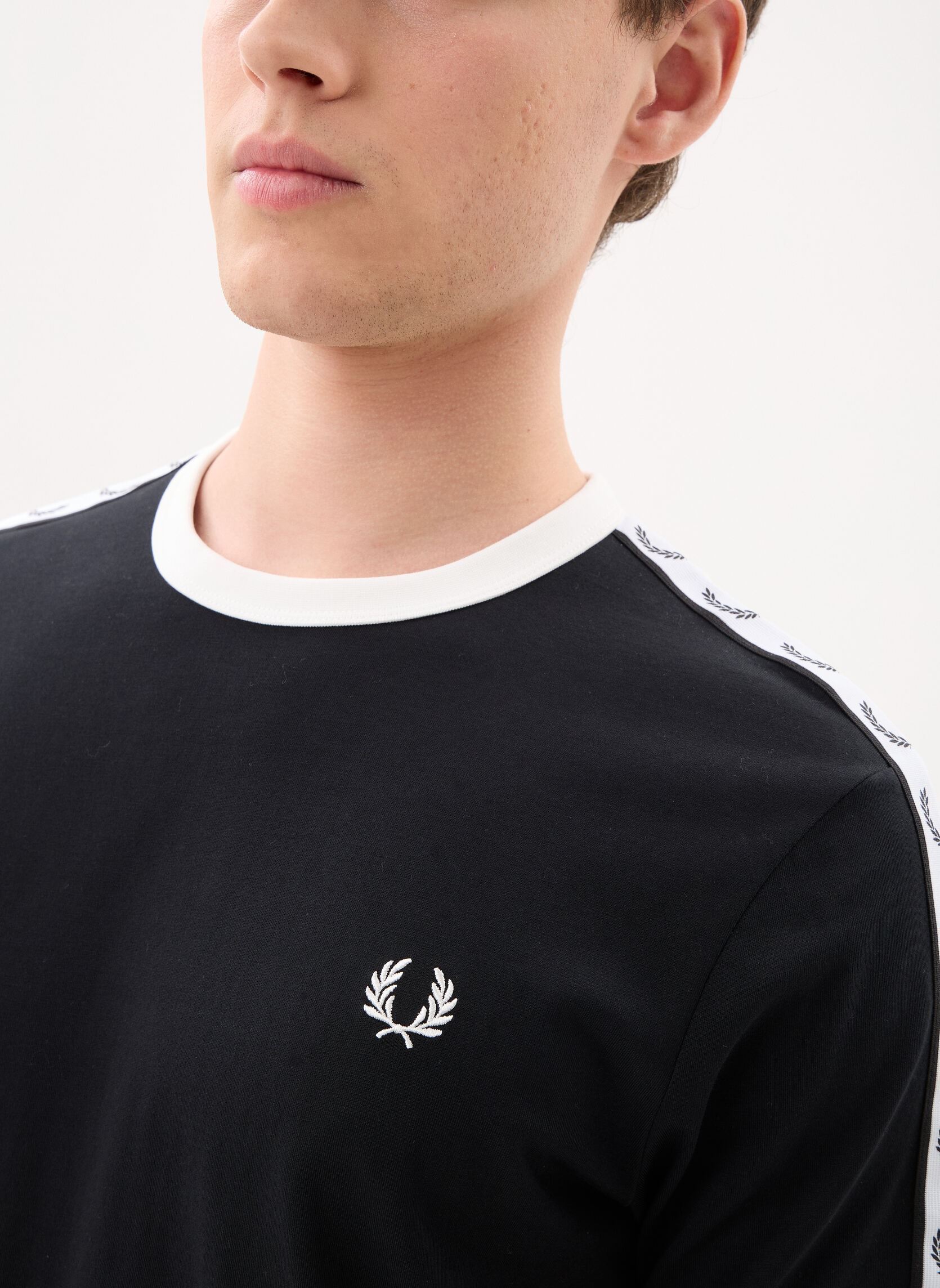 Tee-shirts Taped Ringer T-Shirt homme noir Fred Perry Tee-shirts Taped Ringer T-Shirt homme noir Black