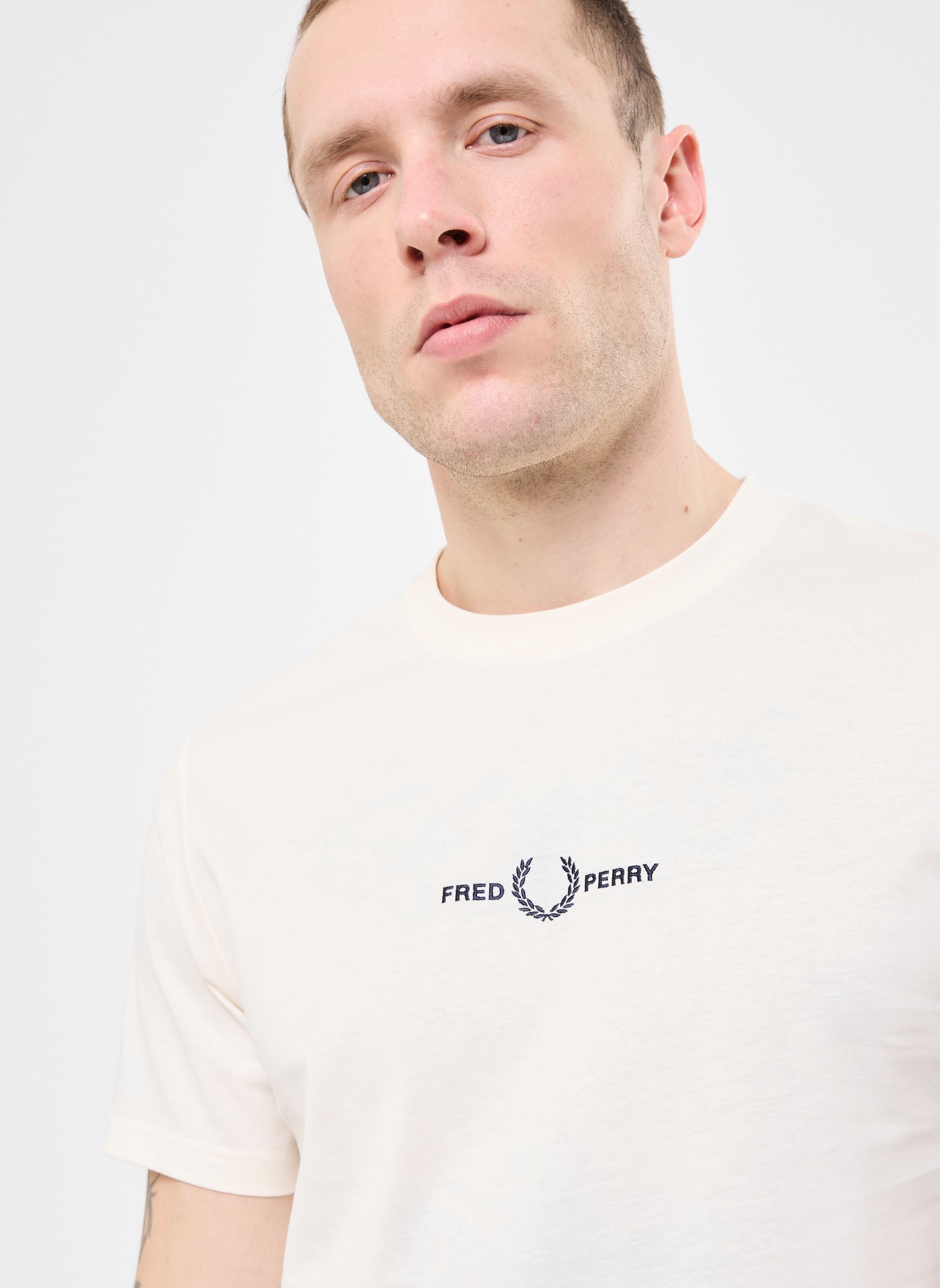 Tee-shirts Embroidered T-Shirt homme blanc Fred Perry Tee-shirts Embroidered T-Shirt homme blanc ECRU