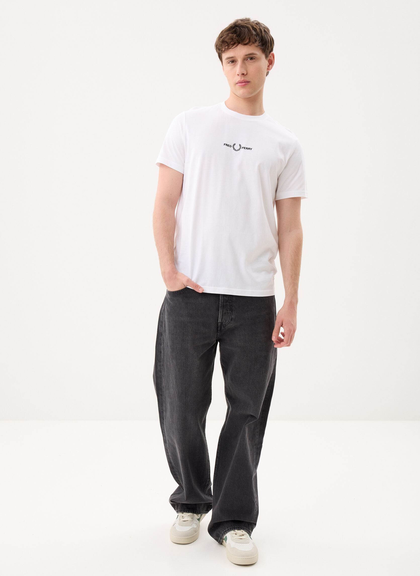 Tee-shirts Embroidered T-Shirt homme blanc Fred Perry Tee-shirts Embroidered T-Shirt homme blanc WHITE